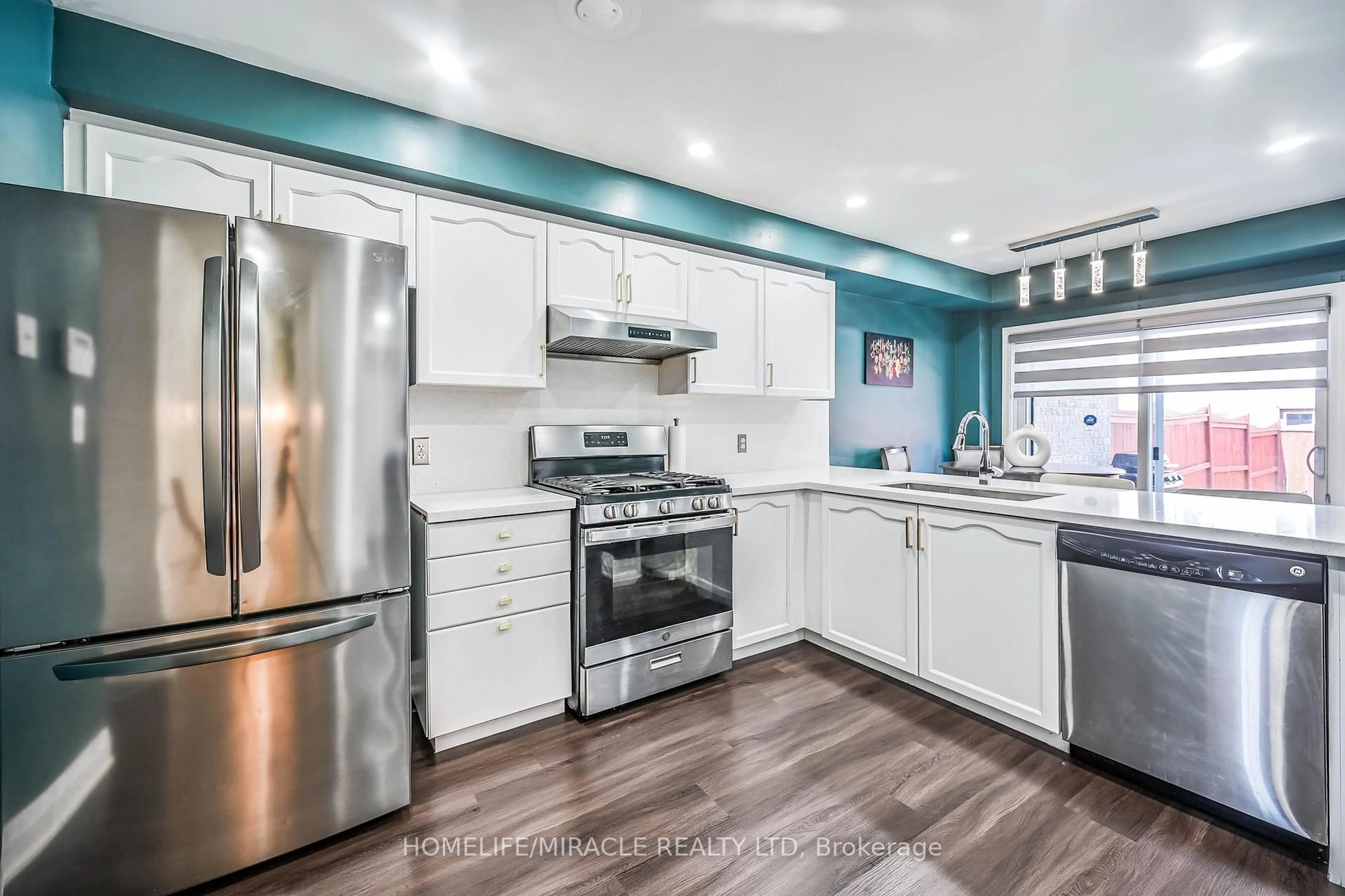 Open concept kitchen, unknown for 39 Newport Cres, Hamilton Ontario L9A 0B2