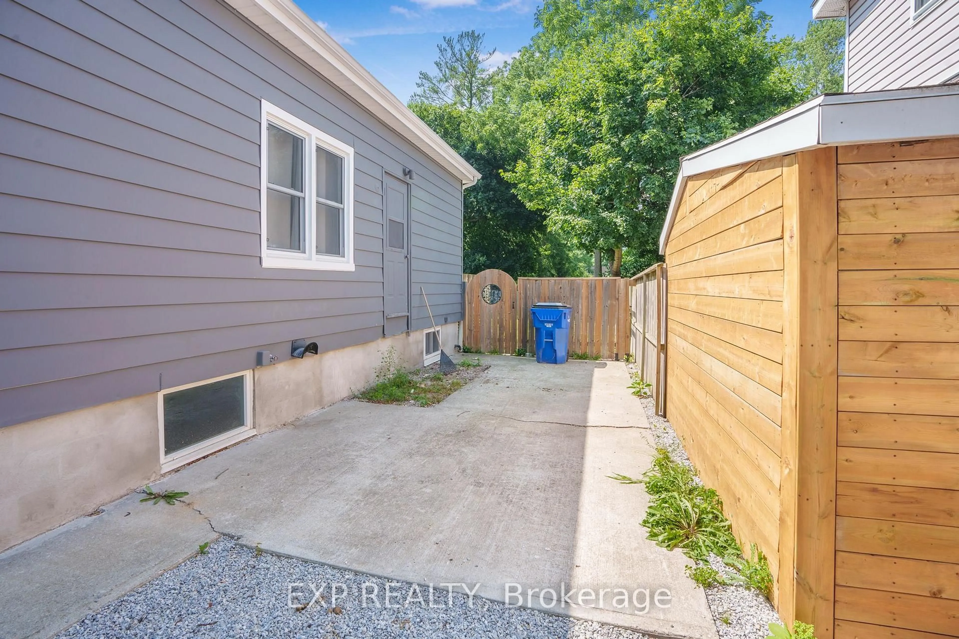 Patio, street for 187 Forest St, Chatham-Kent Ontario N7L 2A7