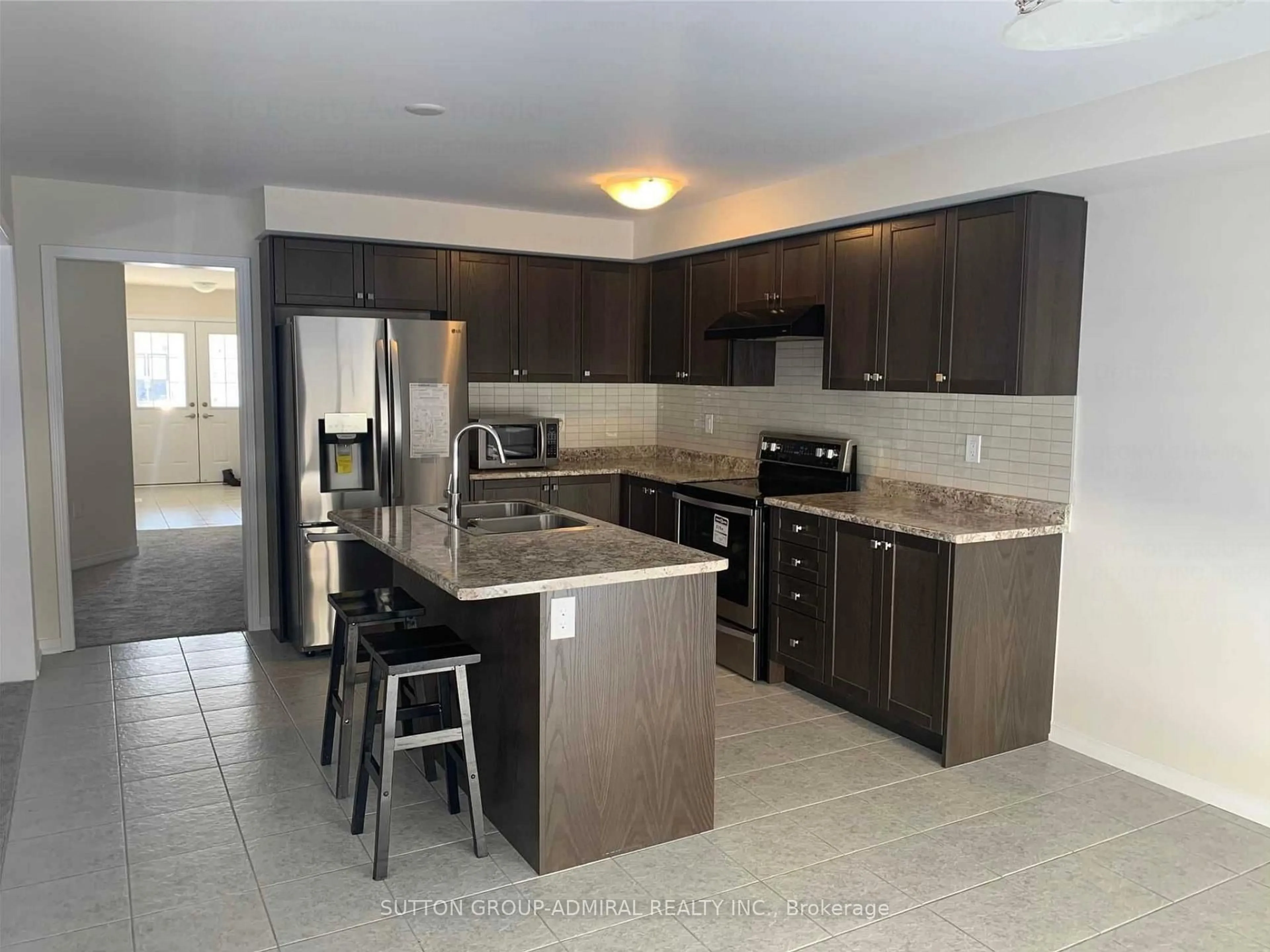 Open concept kitchen, ceramic/tile floor for 10 Beatty Ave, Thorold Ontario L3C 0H4