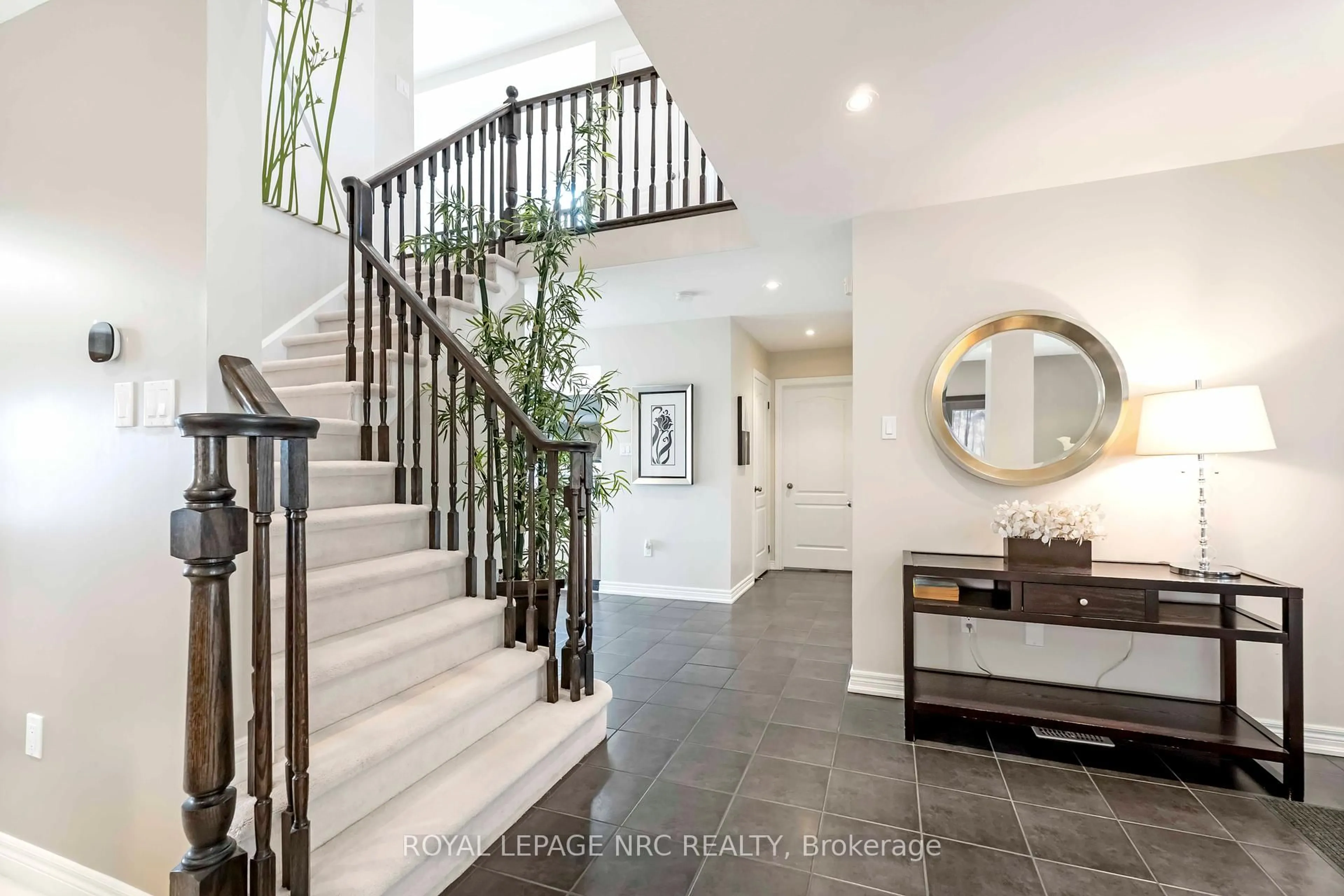 Indoor entryway for 9115 Kudlac St, Niagara Falls Ontario L2H 0C2