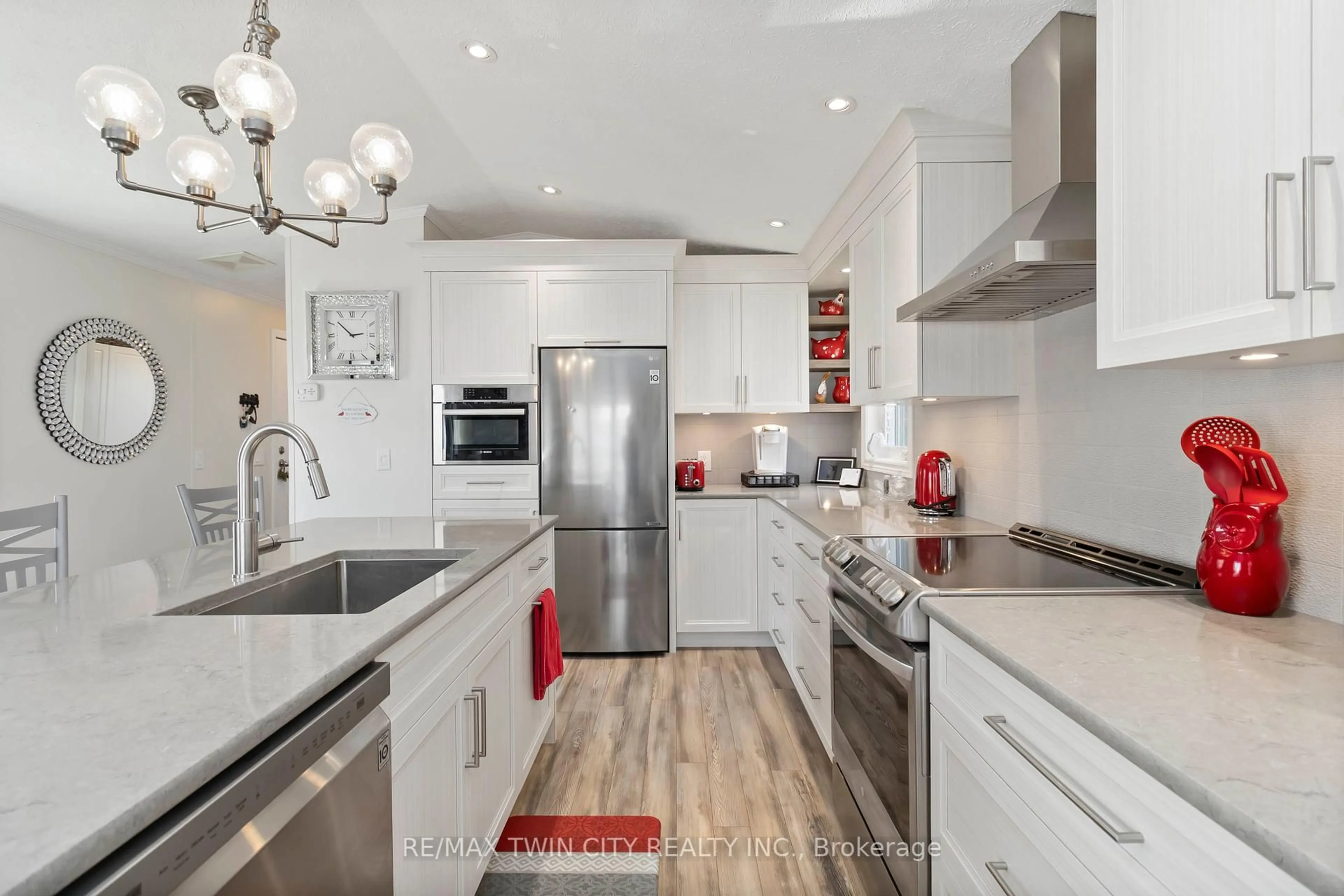 Contemporary kitchen, unknown for 27 Elm St, Puslinch Ontario N1H 6H9