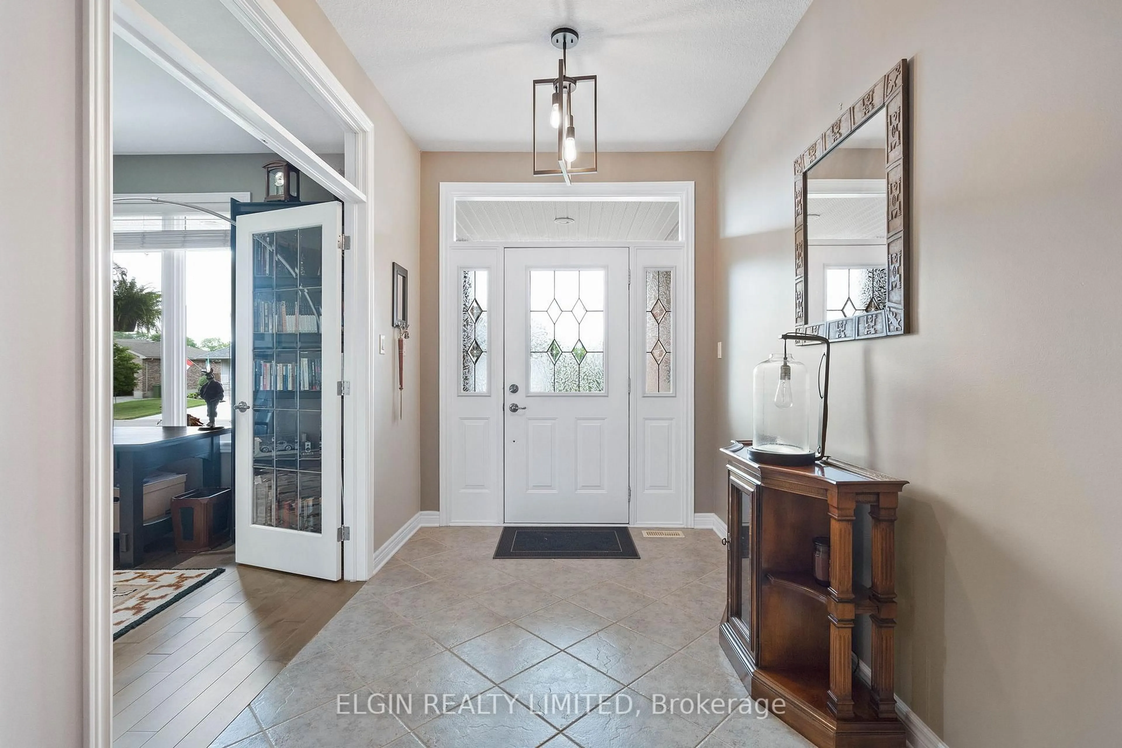 Indoor entryway for 66 Donker Dr, St. Thomas Ontario N5P 4L2