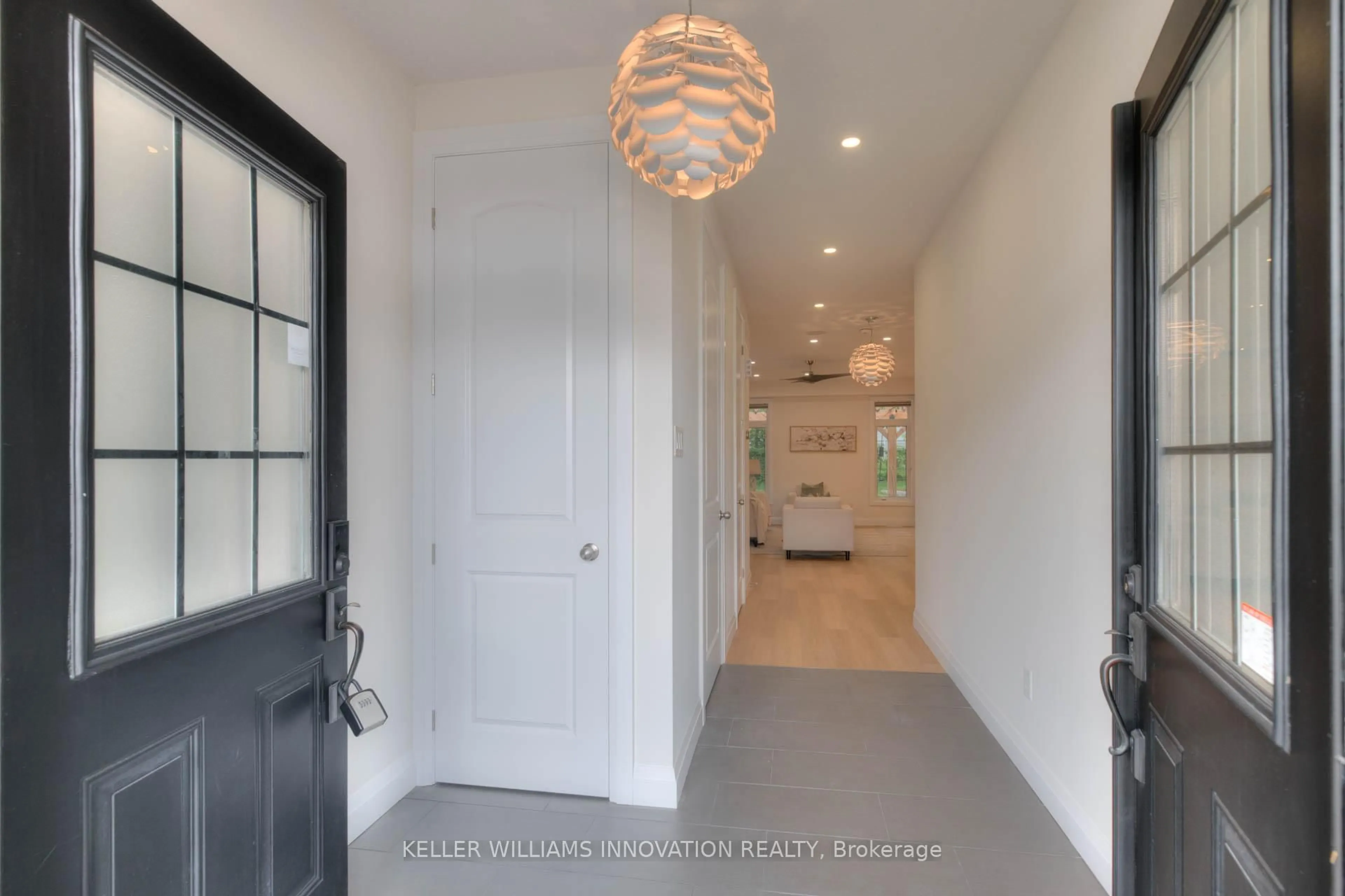 Indoor entryway for 30 Mistywood St, Kitchener Ontario N2P 0E7
