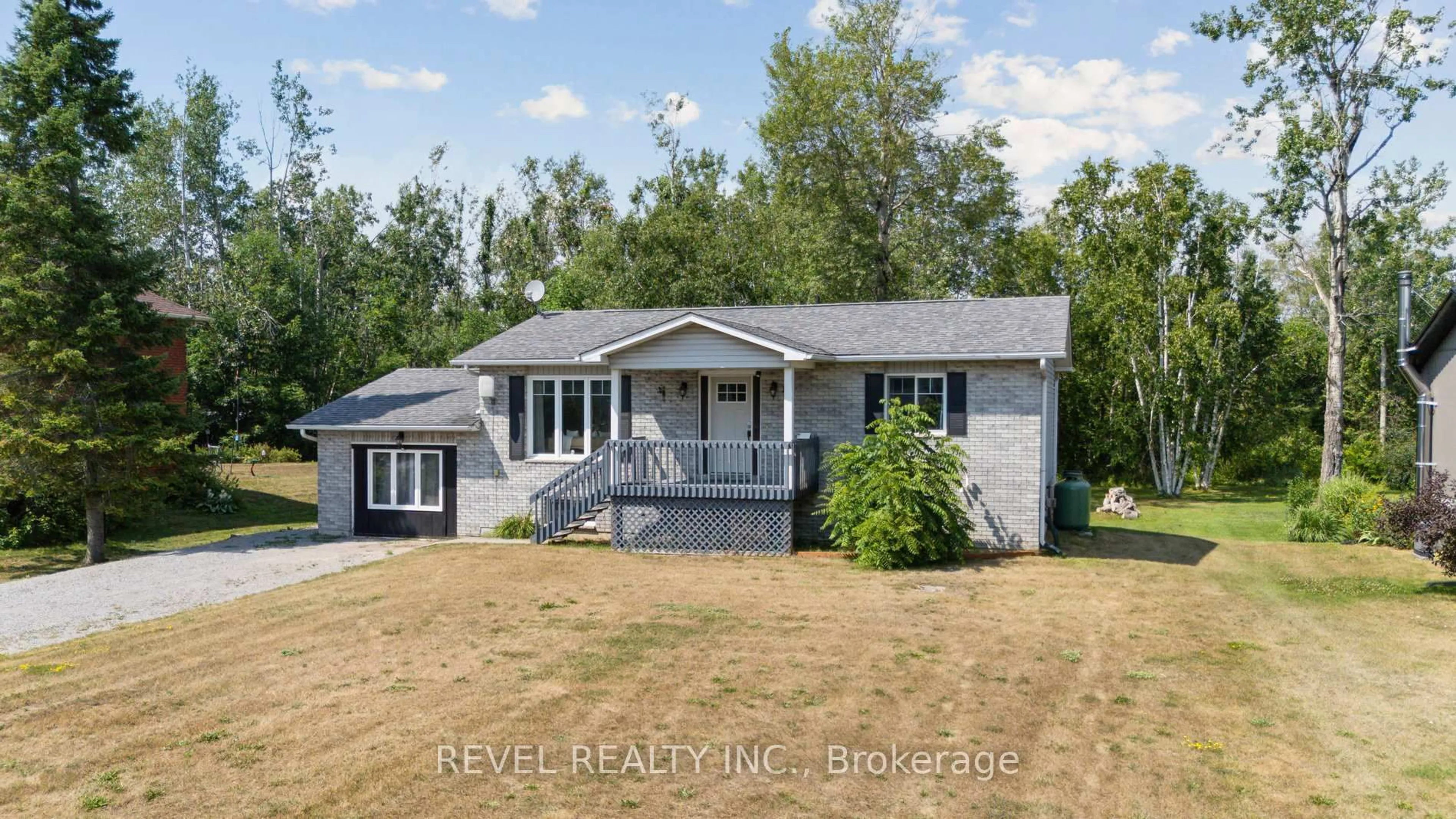 Home with vinyl exterior material, street for 40 Greenwood Cres, Kawartha Lakes Ontario K0M 2T0