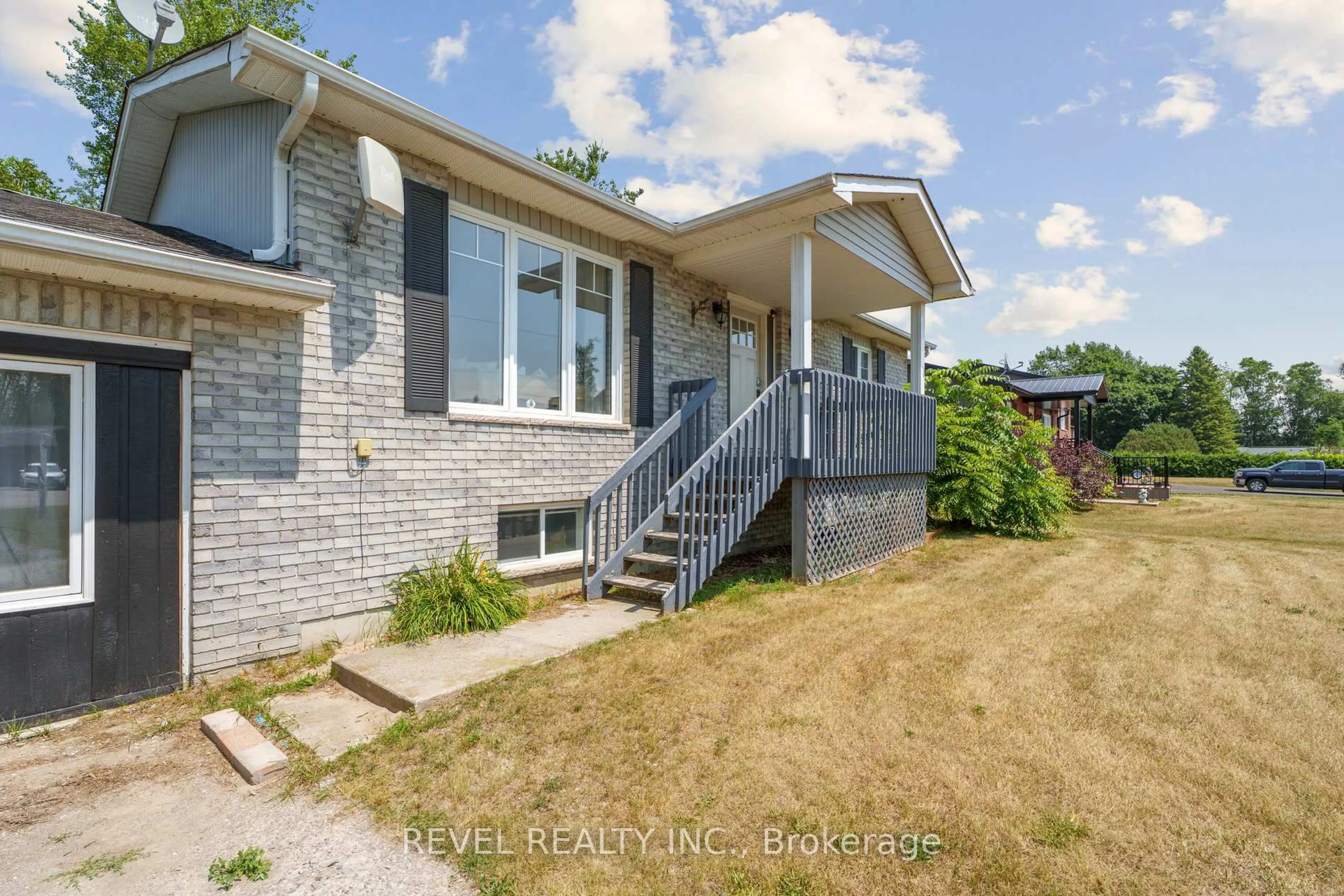 Home with brick exterior material, street for 40 Greenwood Cres, Kawartha Lakes Ontario K0M 2T0