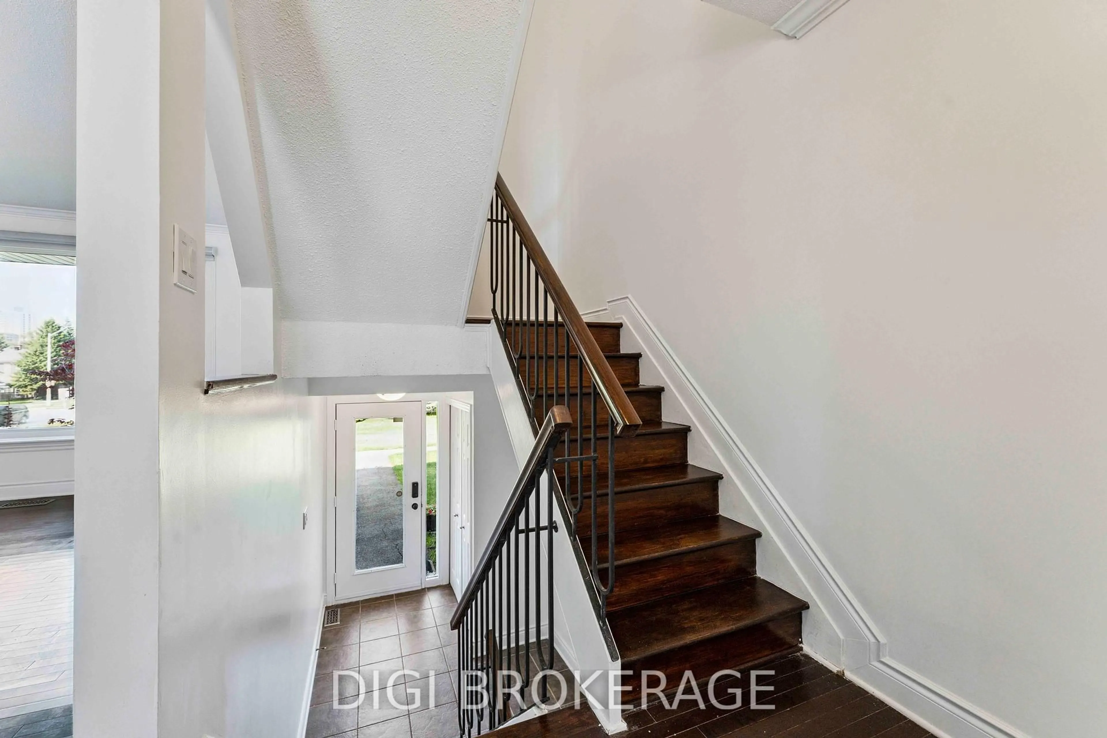 Unknown for 202 Monterey Dr, Ottawa Ontario K2H 7A8