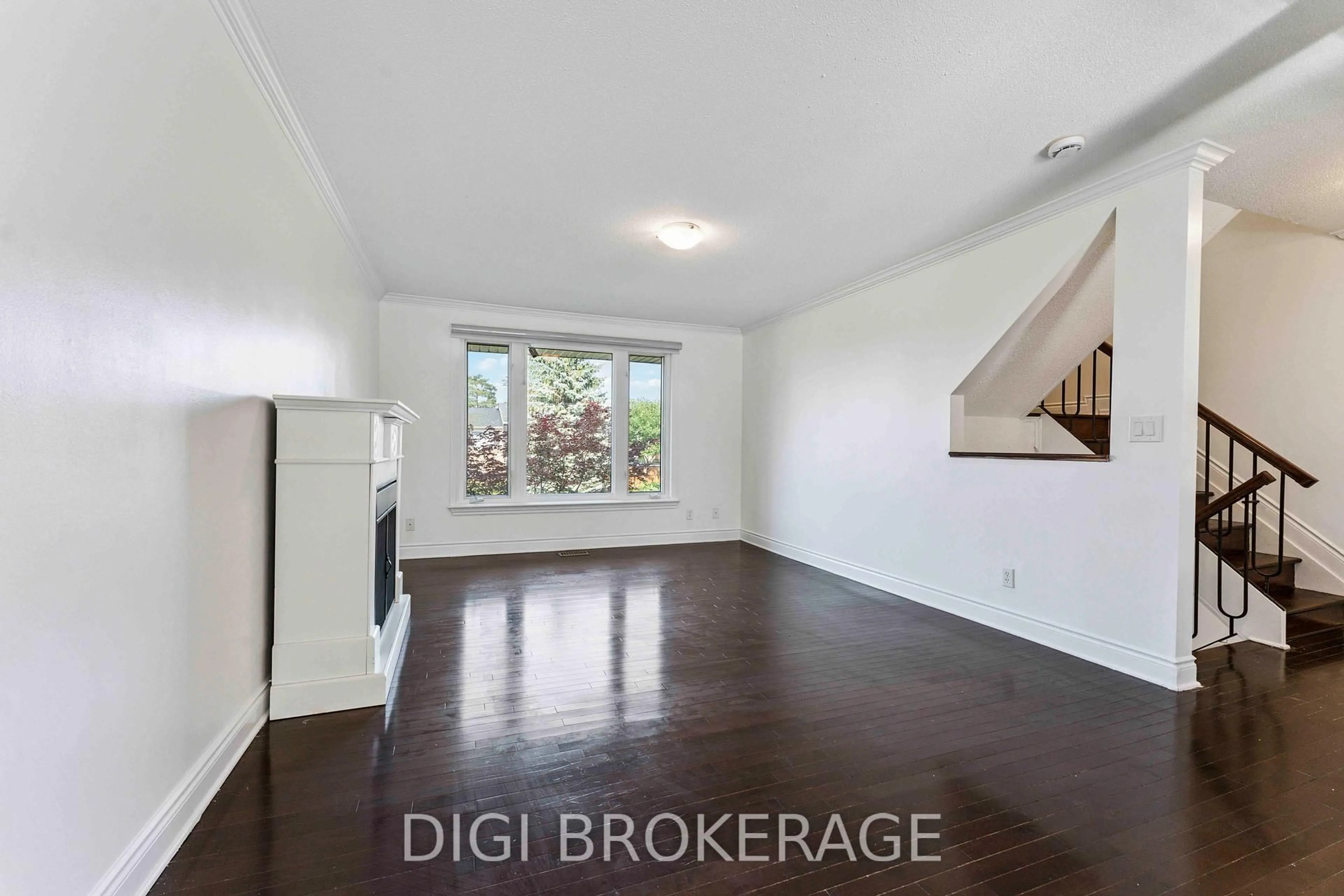 A pic of a room for 202 Monterey Dr, Ottawa Ontario K2H 7A8