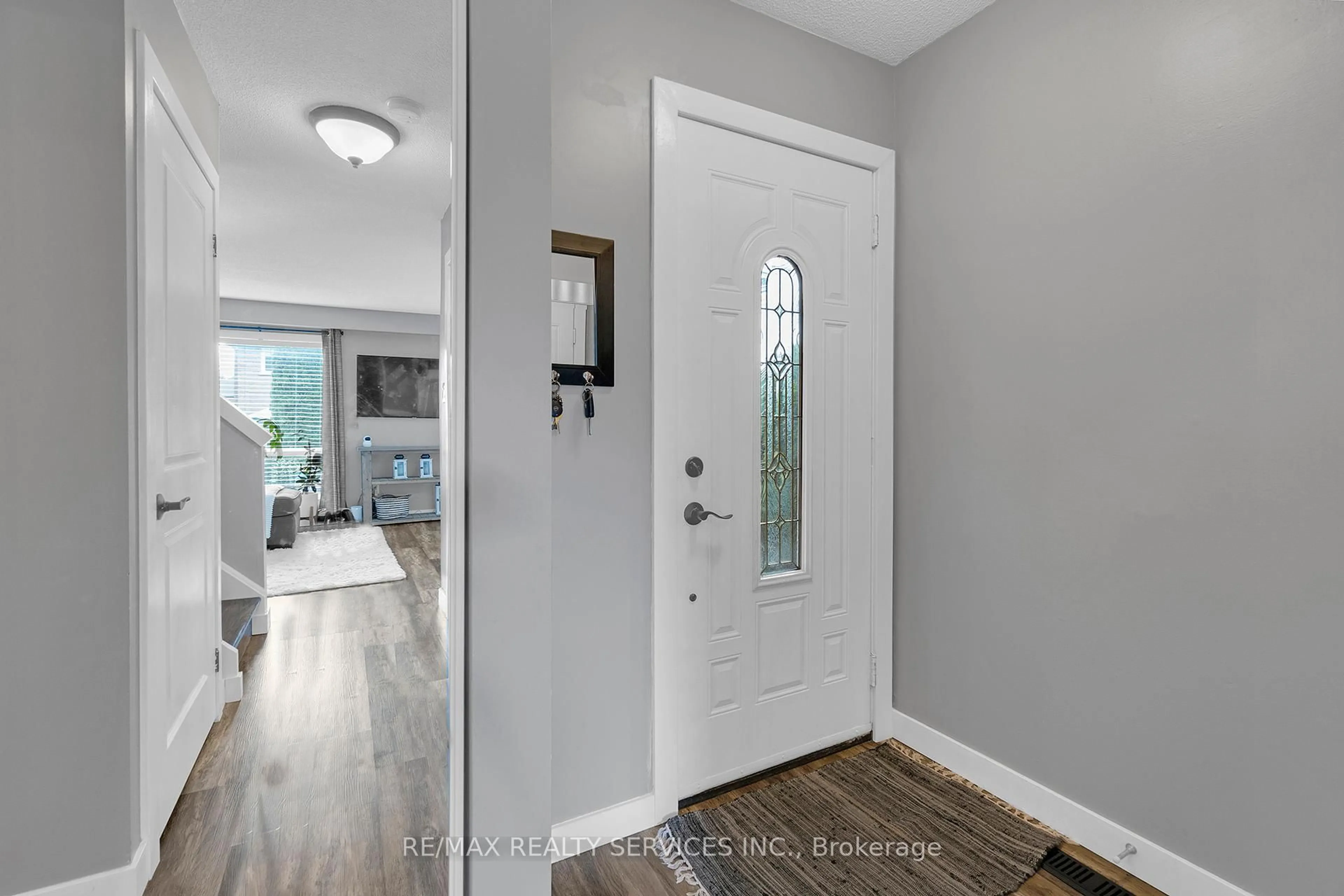 Indoor entryway for 126 Fairgreen Clse, Cambridge Ontario N1T 1T8