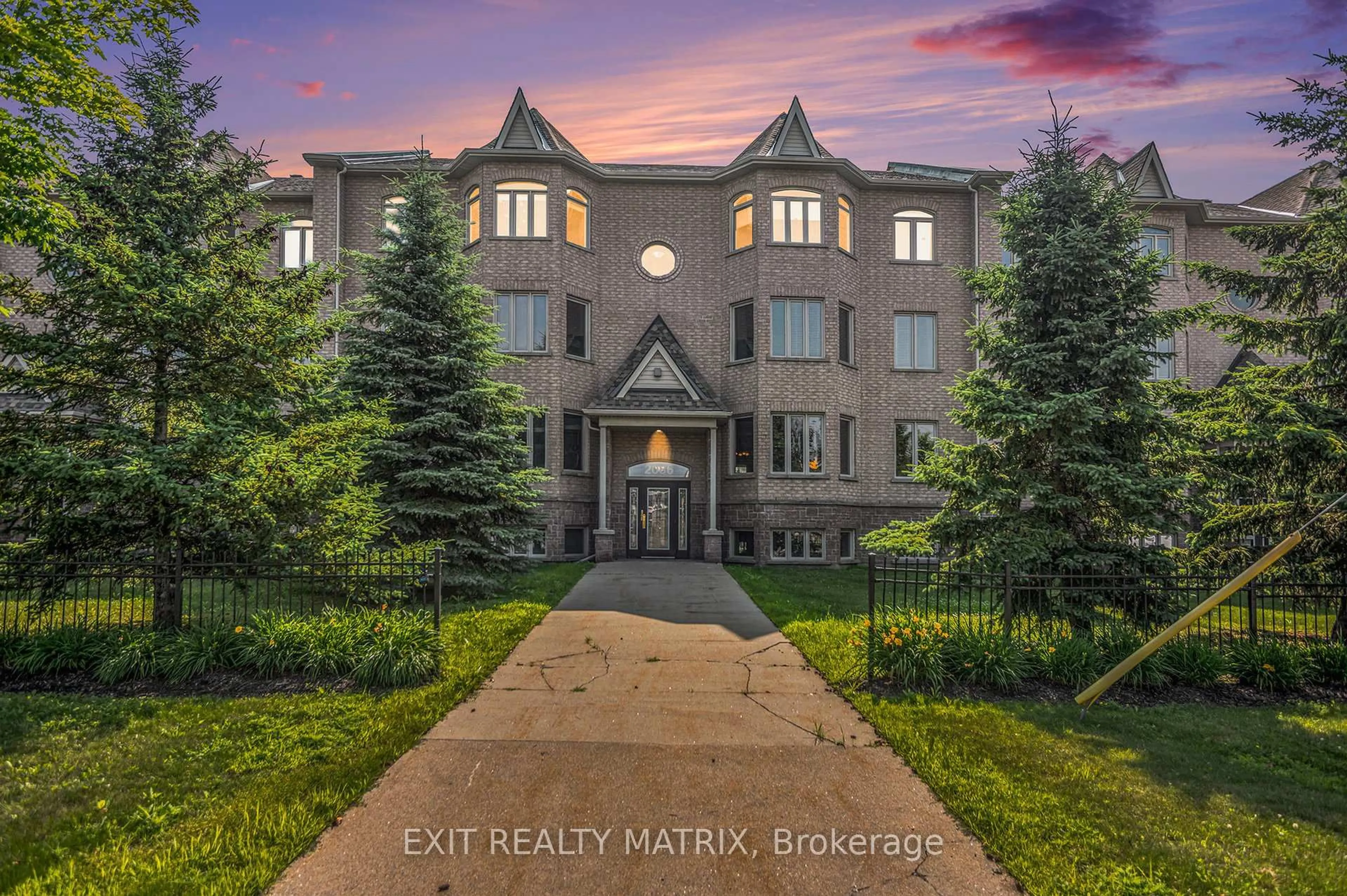 Indoor entryway for 2086 Valin St #4, Orleans Ontario K4A 0C1