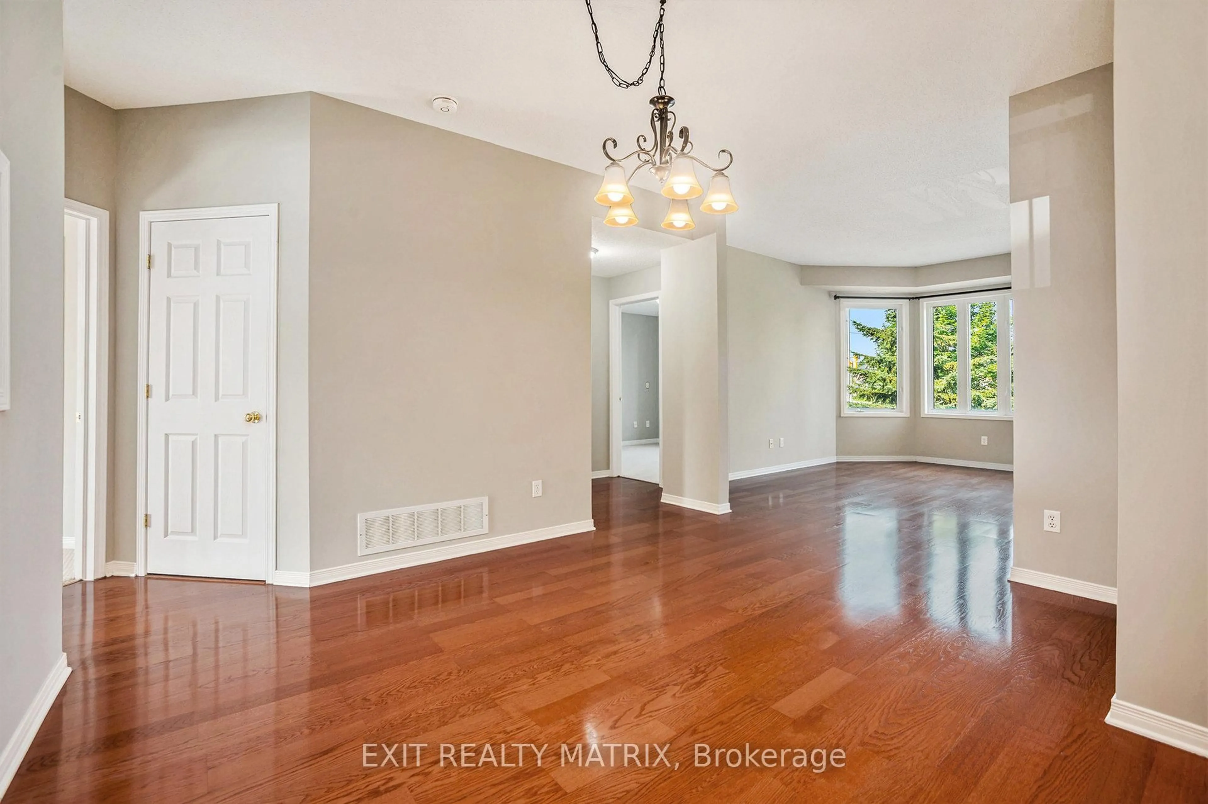 Indoor entryway for 2086 Valin St #4, Orleans Ontario K4A 0C1