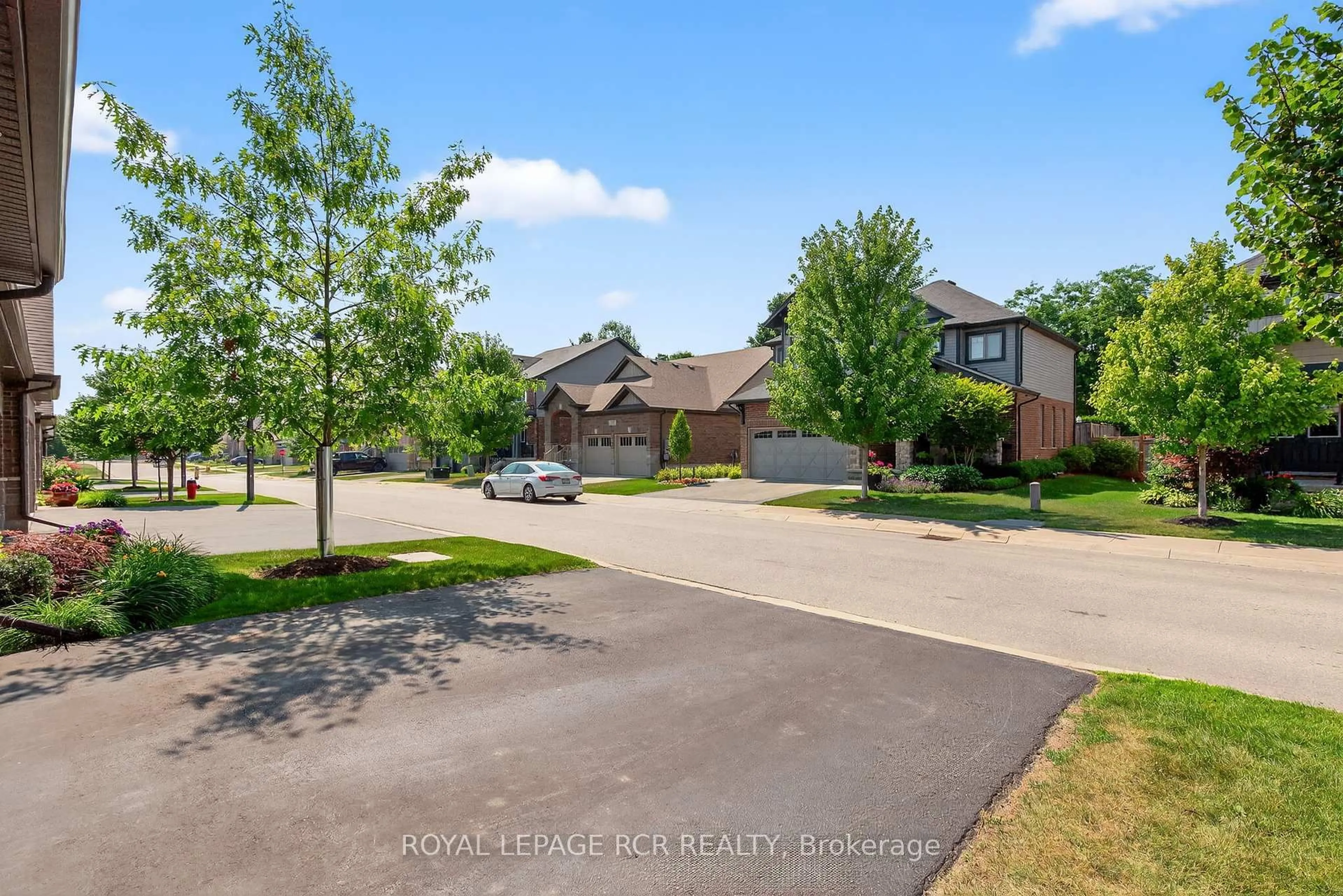 A pic from outside/outdoor area/front of a property/back of a property/a pic from drone, street for 24 WESTMINSTER Cres, Centre Wellington Ontario N1M 1Y8