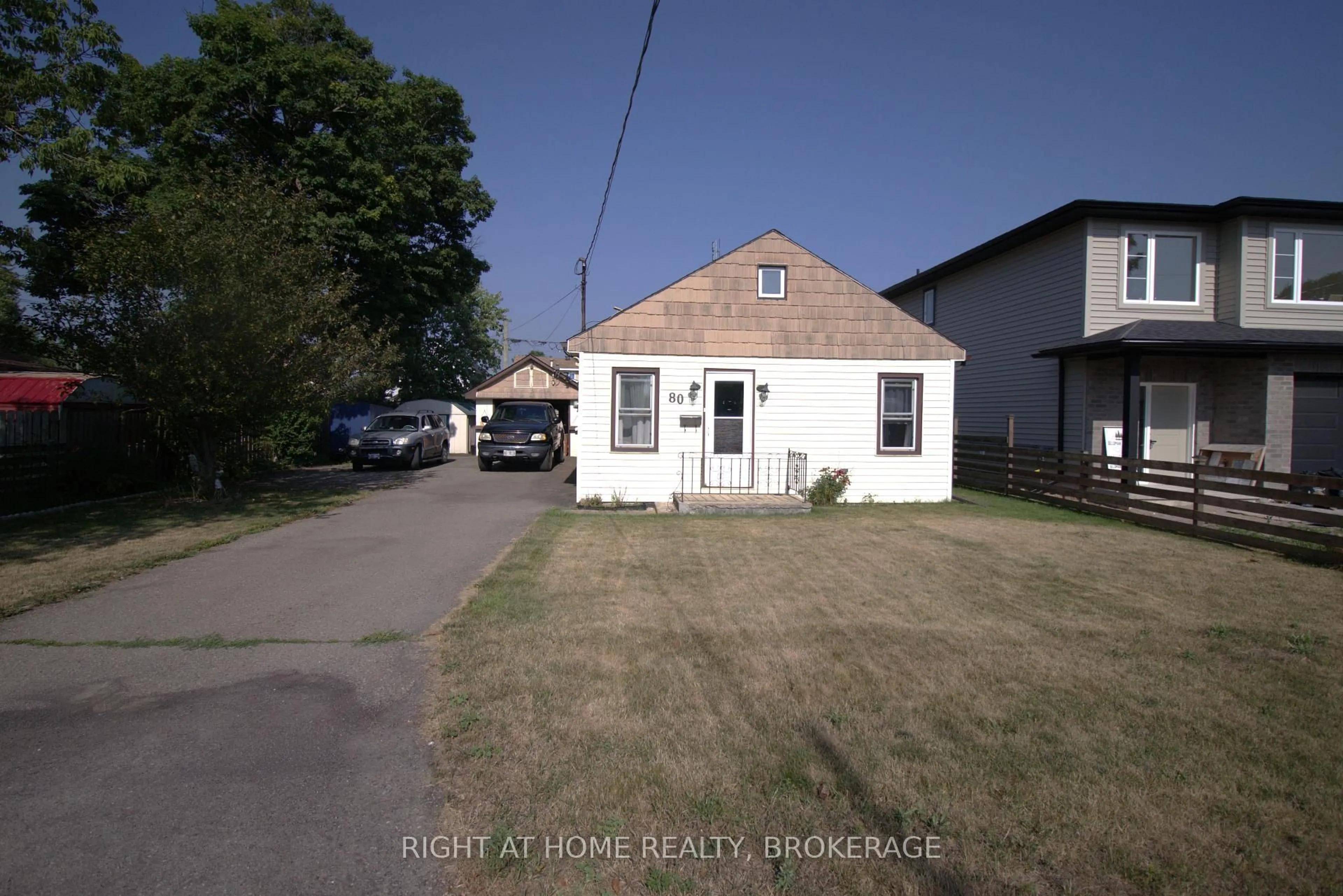 A pic from outside/outdoor area/front of a property/back of a property/a pic from drone, street for 80 Knoll St, Port Colborne Ontario L3K 5A6