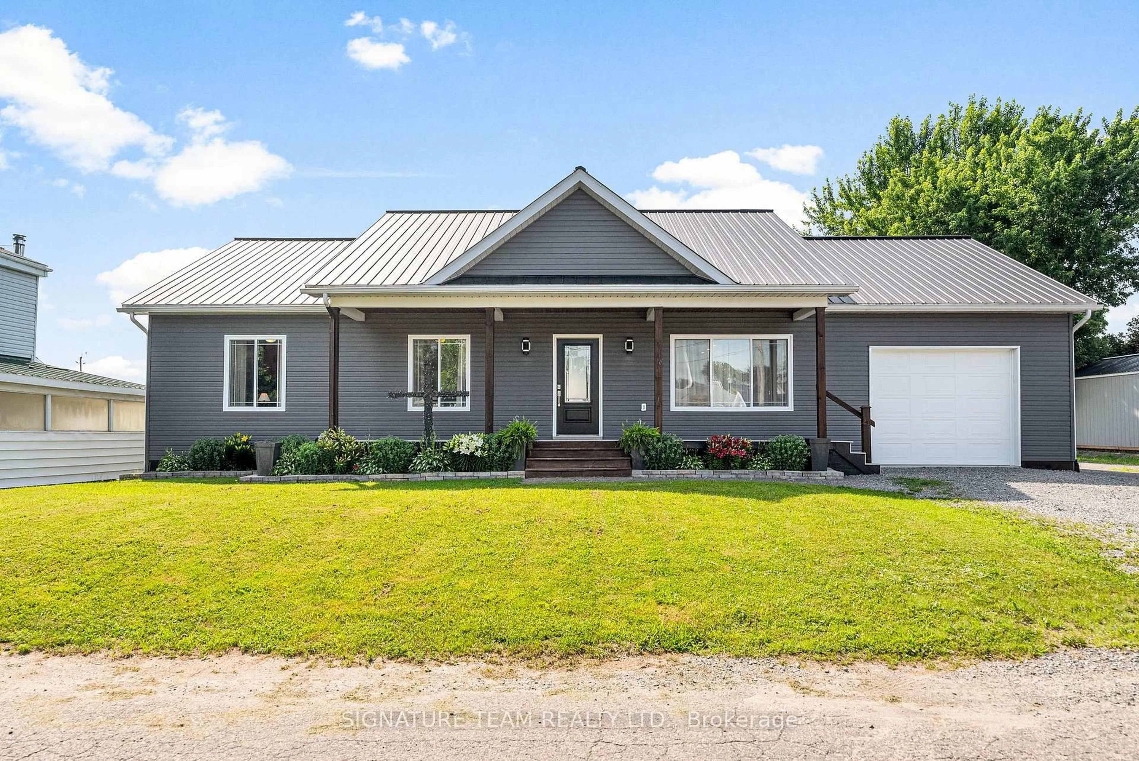 Home with vinyl exterior material, street for 17 Meadow St, Cobden Ontario K0J 1K0