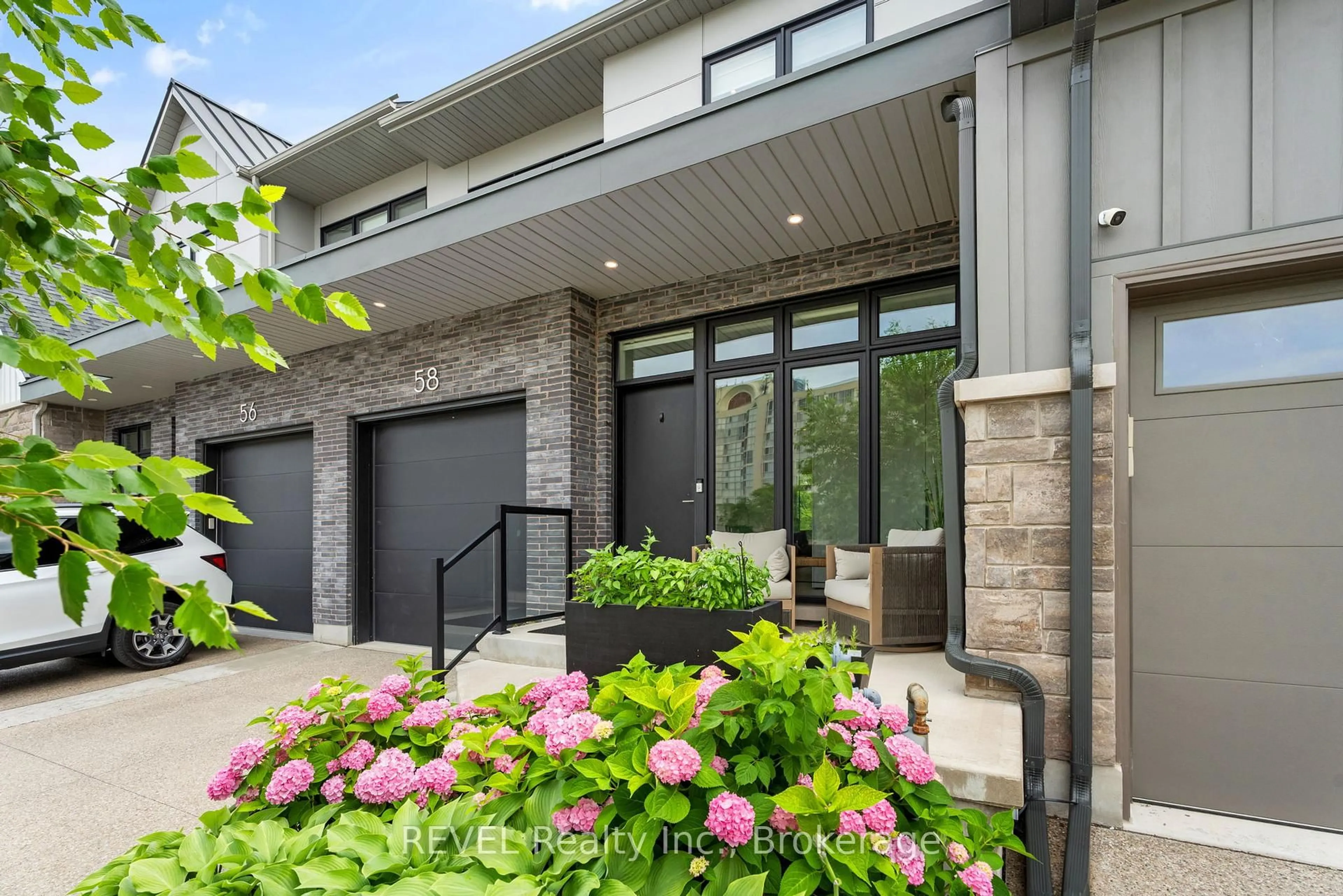 Home with brick exterior material, street for 58 Tulip Tree Common, St. Catharines Ontario L2S 4C8