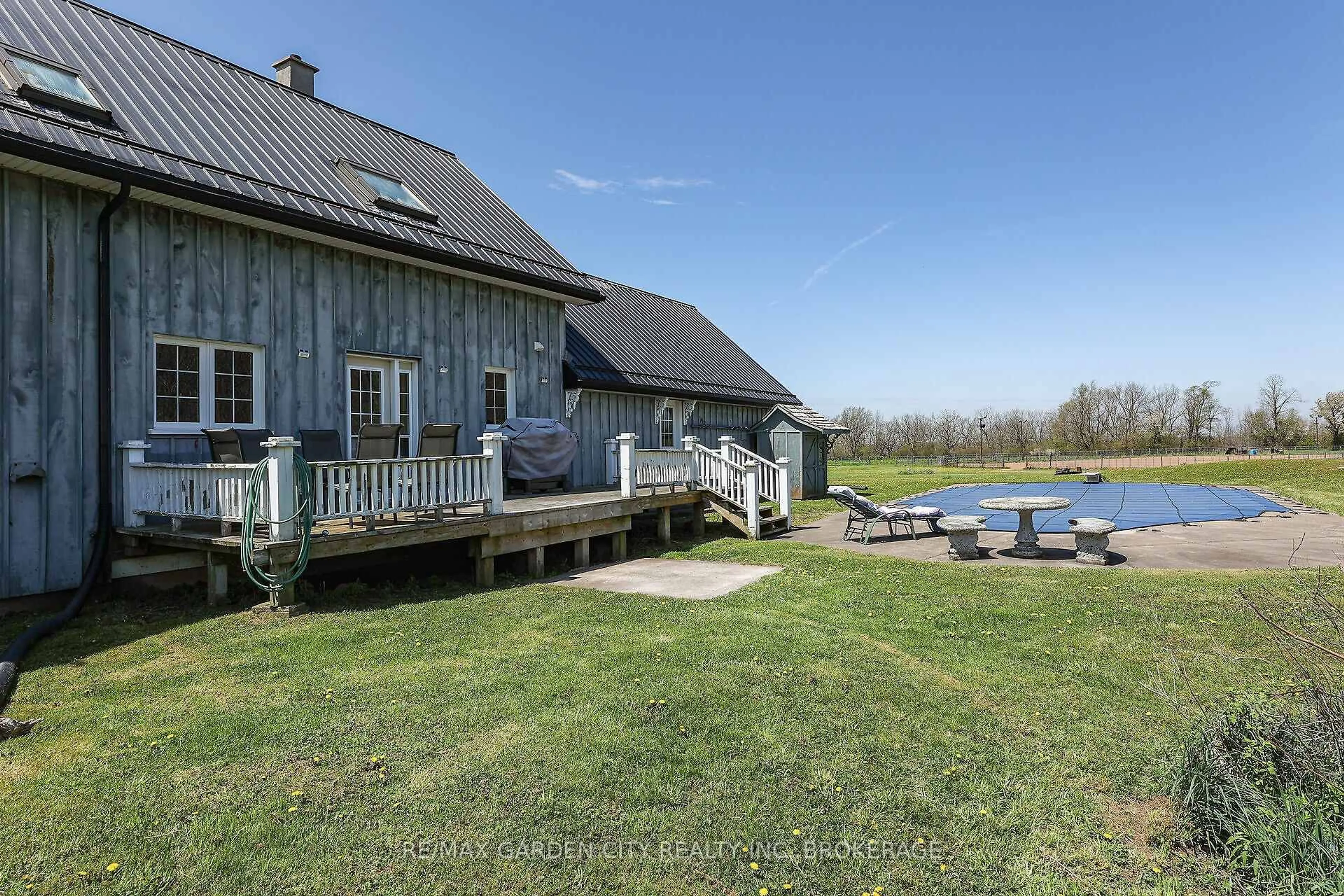 A pic from outside/outdoor area/front of a property/back of a property/a pic from drone, water/lake/river/ocean view for 3200 Bertie Rd, Fort Erie Ontario L0S 1N0