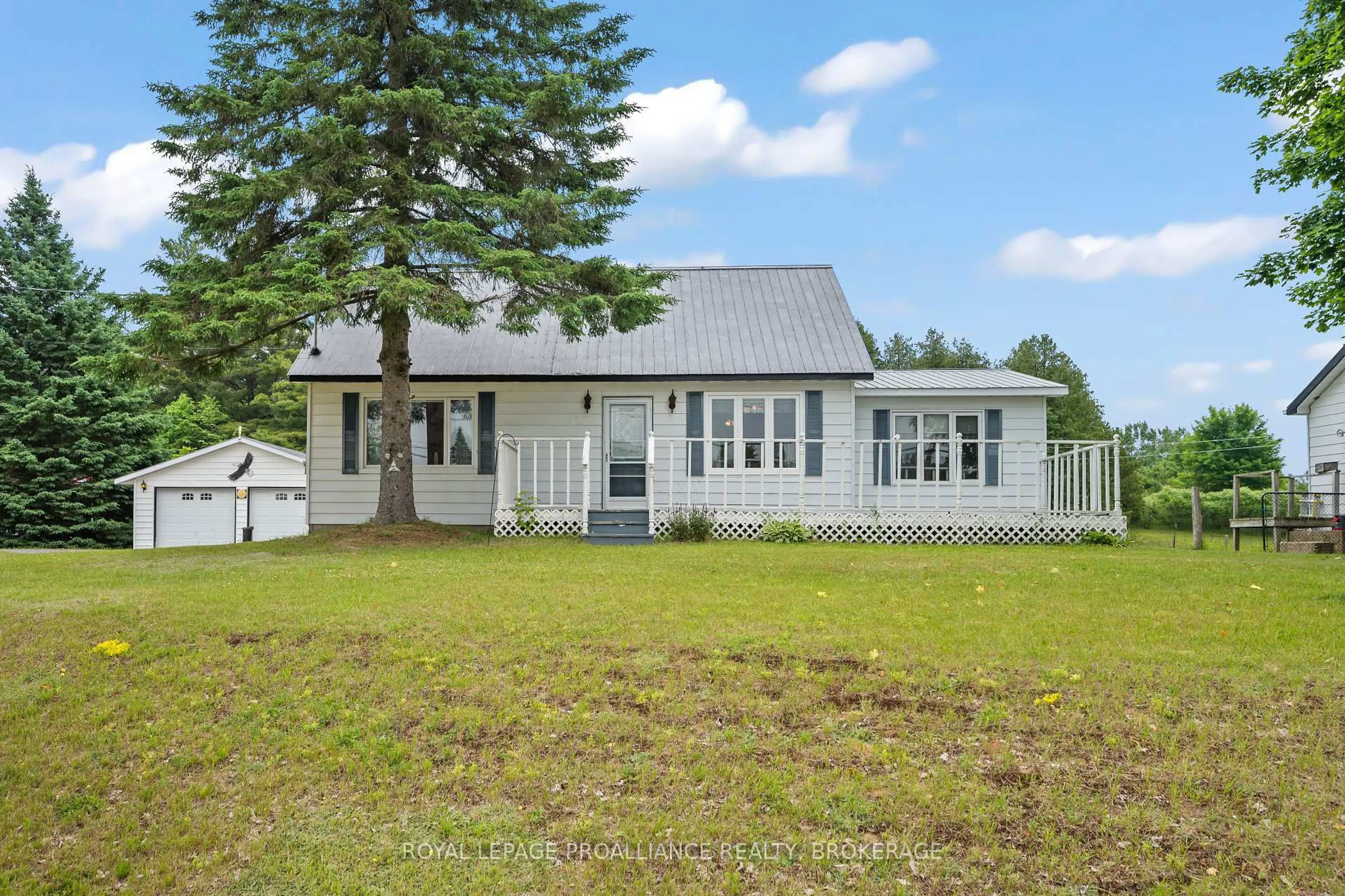 Home with vinyl exterior material, unknown for 7672 Highway 38, Godfrey Ontario K0H 1T0