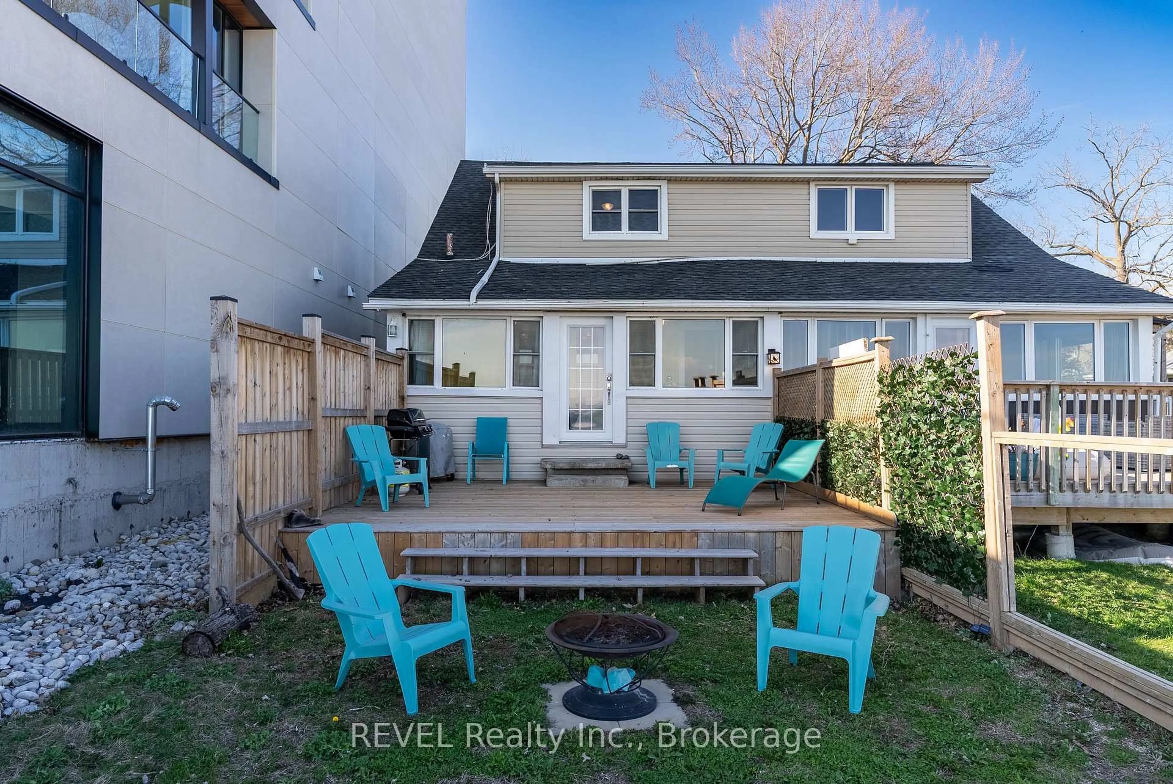Patio, street for 3819 Terrace Lane, Fort Erie Ontario L0S 1N0