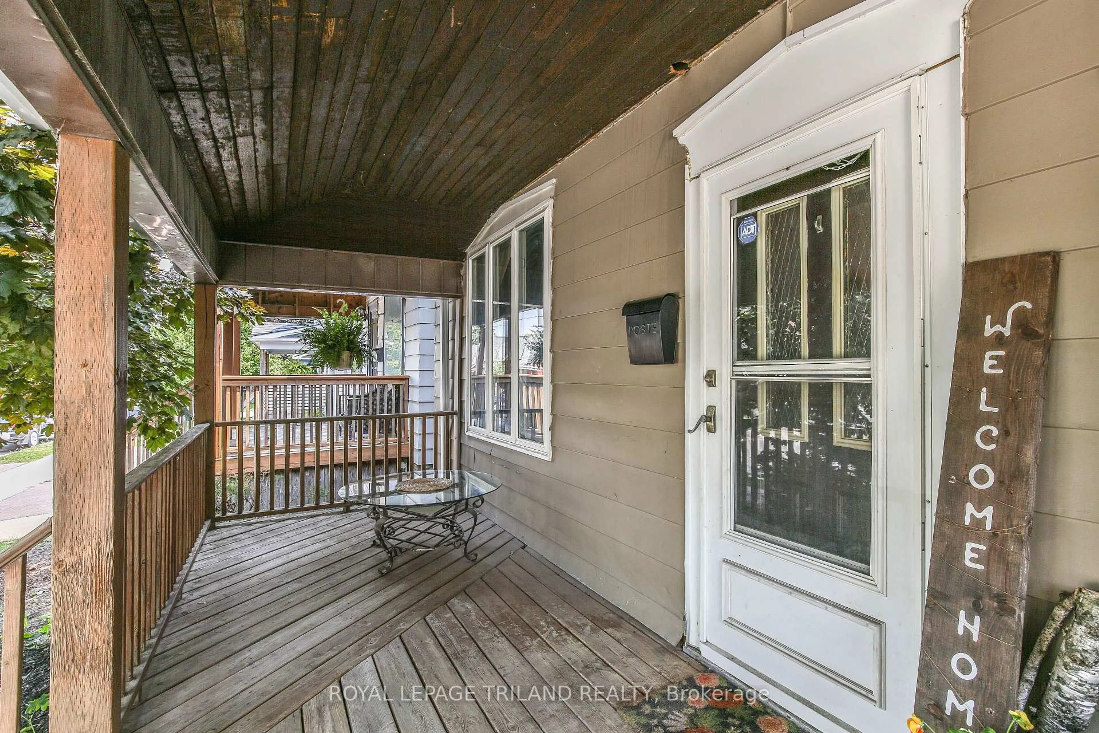 Indoor entryway for 83 Flora St, St. Thomas Ontario N5P 2X7