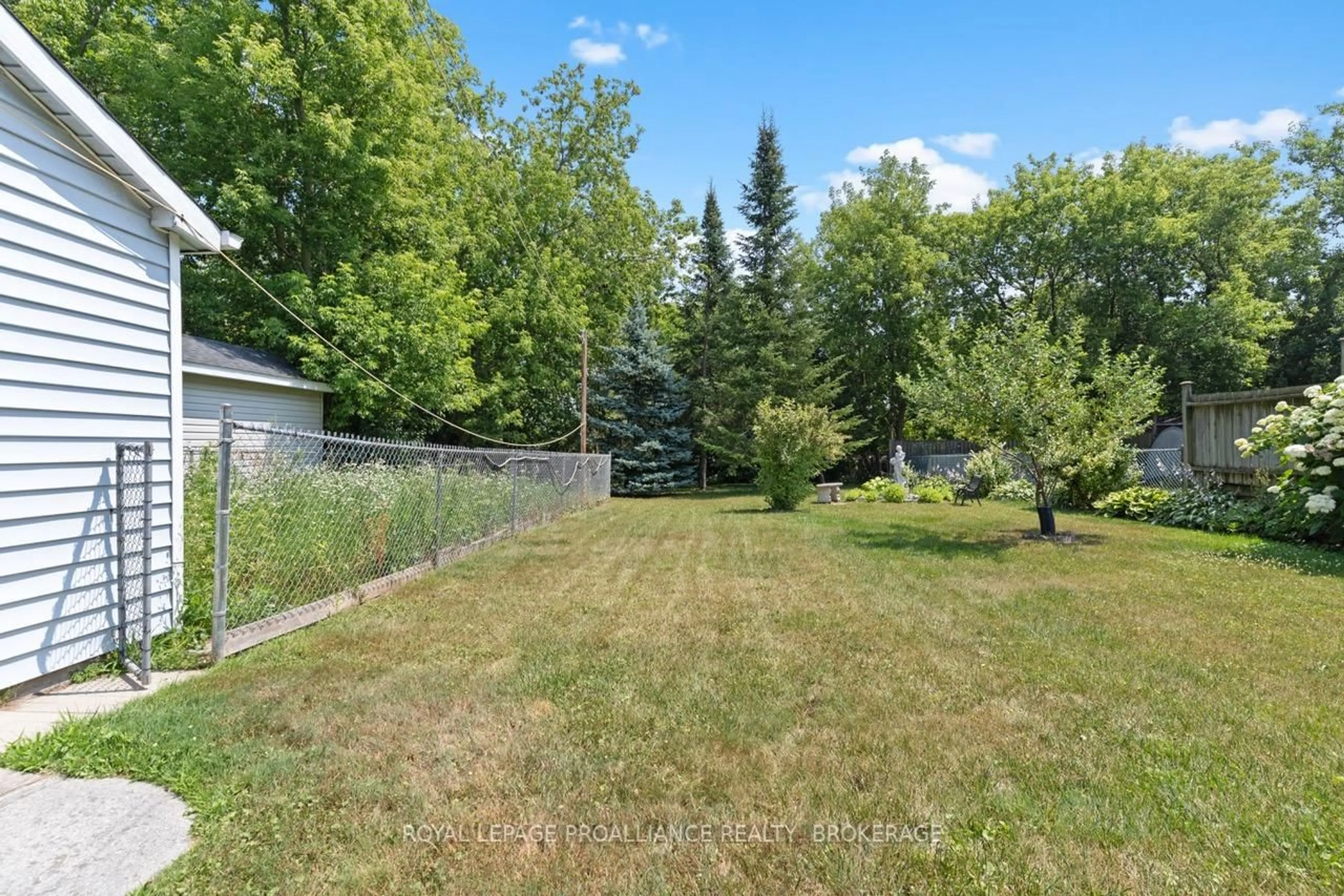 A pic from outside/outdoor area/front of a property/back of a property/a pic from drone, unknown for 15 Shaw St, Kingston Ontario K7K 4Y5