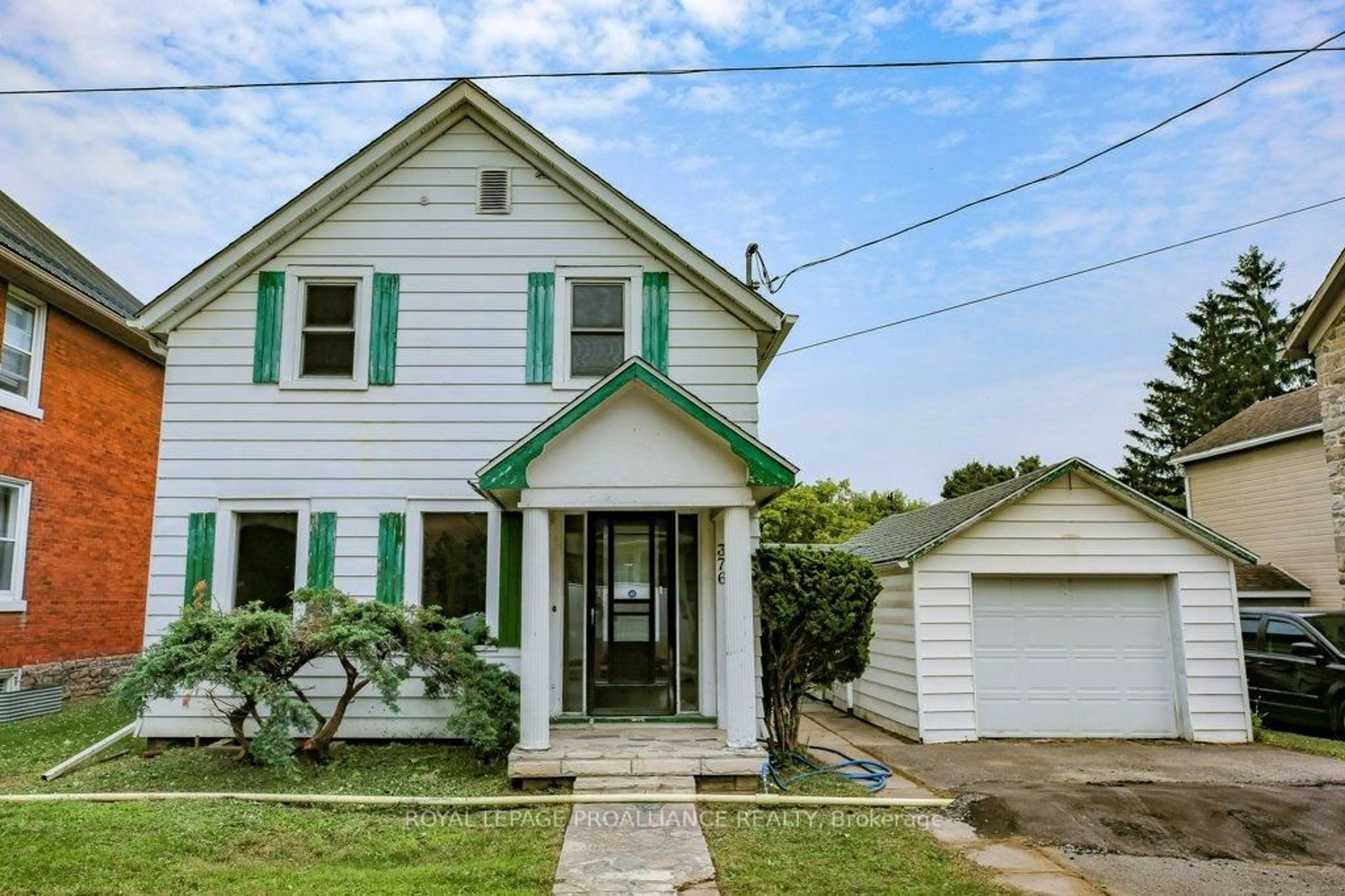 Home with vinyl exterior material, street for 376 East St, Prescott Ontario K0E 1T0