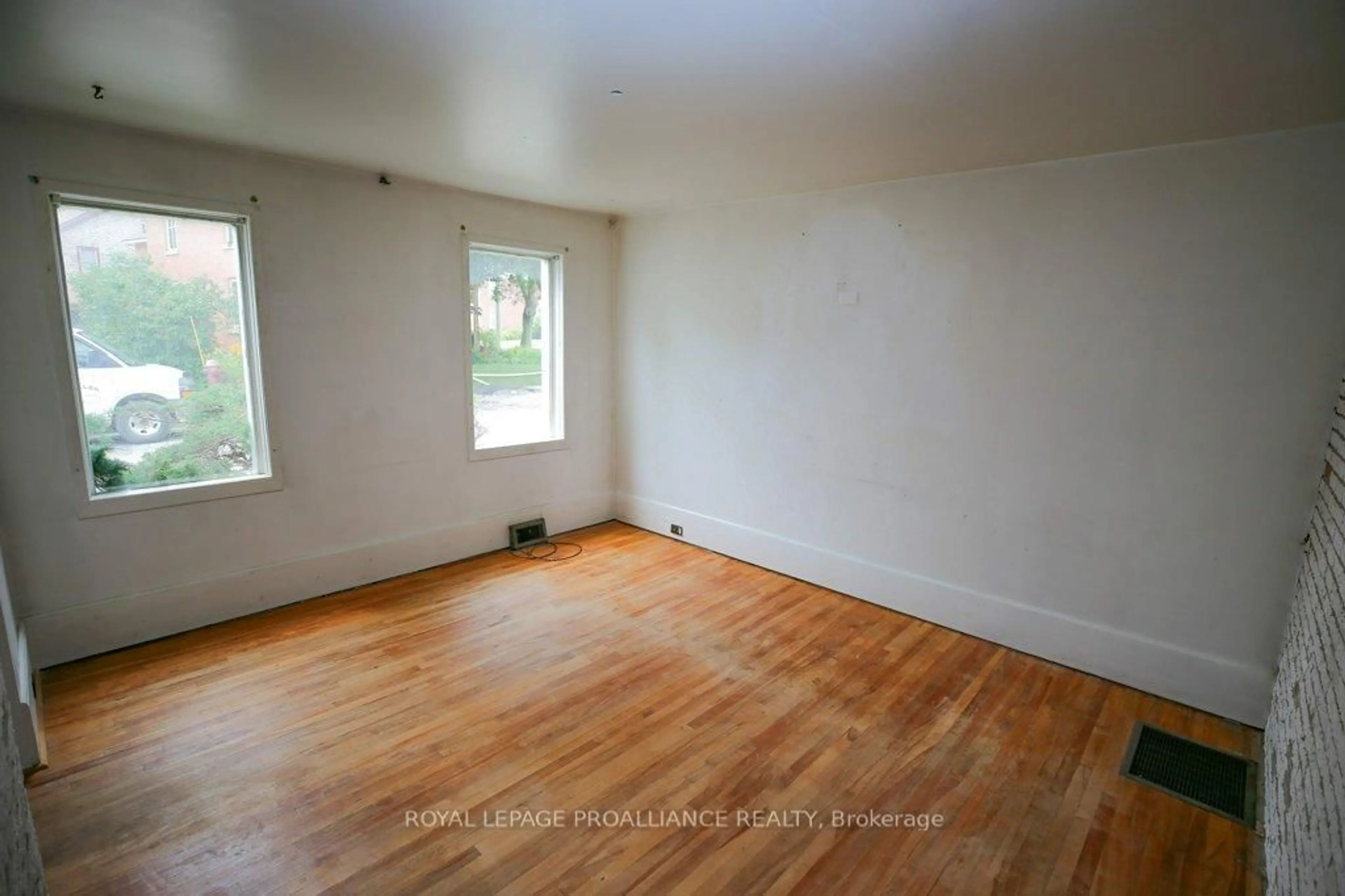 A pic of a room for 376 East St, Prescott Ontario K0E 1T0