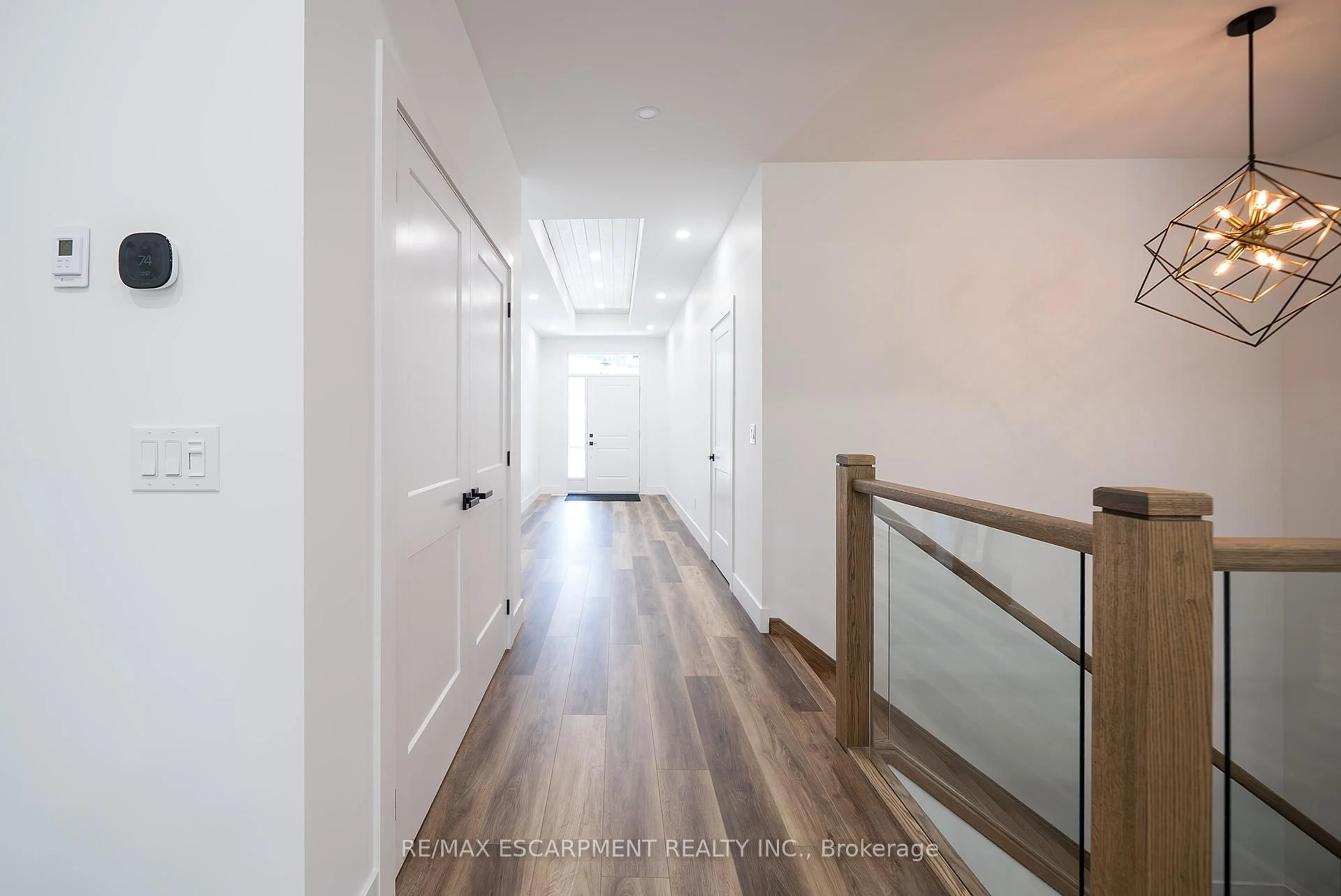 Indoor entryway for 89 Robinson St, Bayham Ontario N0J 1T0