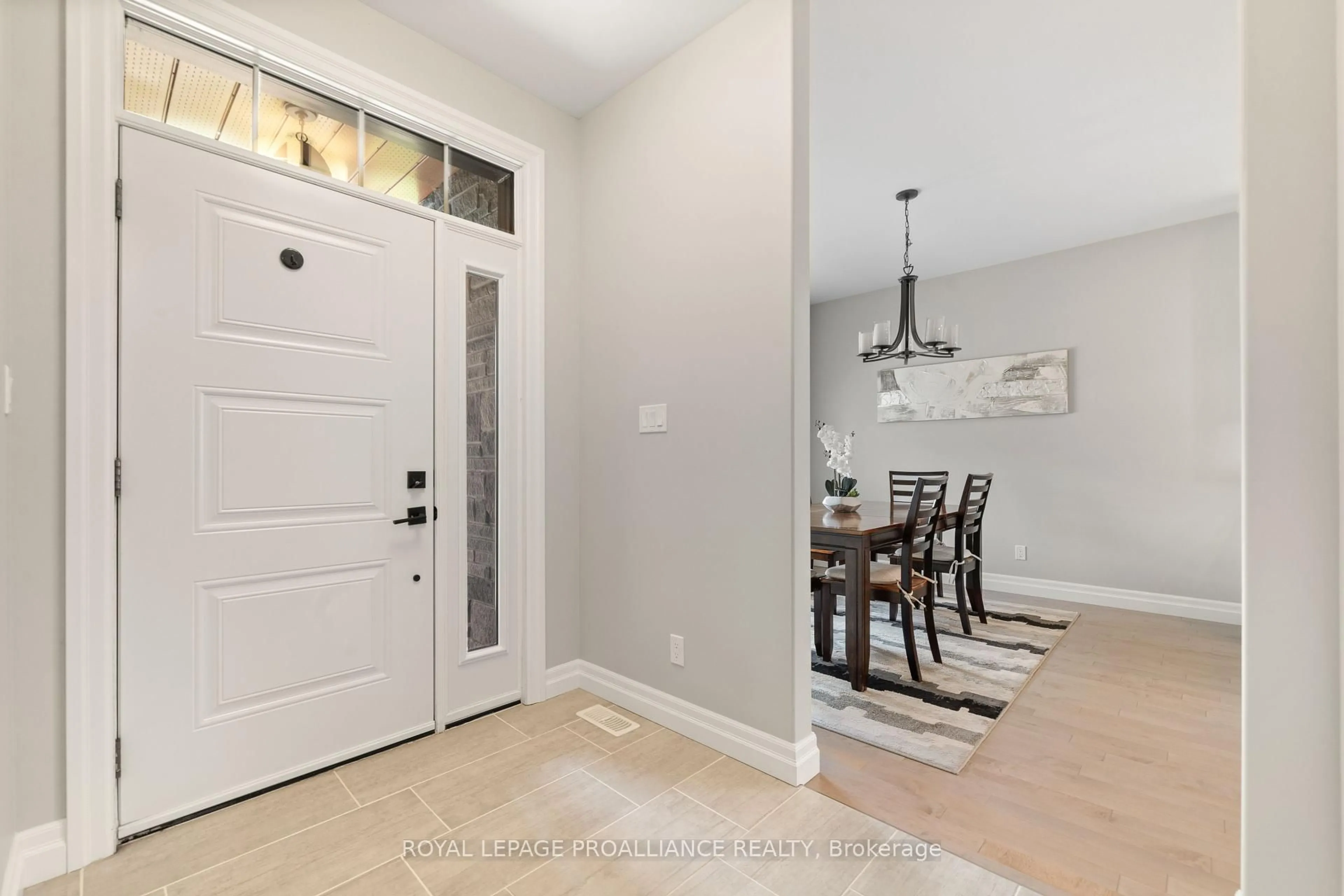 Indoor entryway for 4 Spartan Crt, Quinte West Ontario K8V 0G5