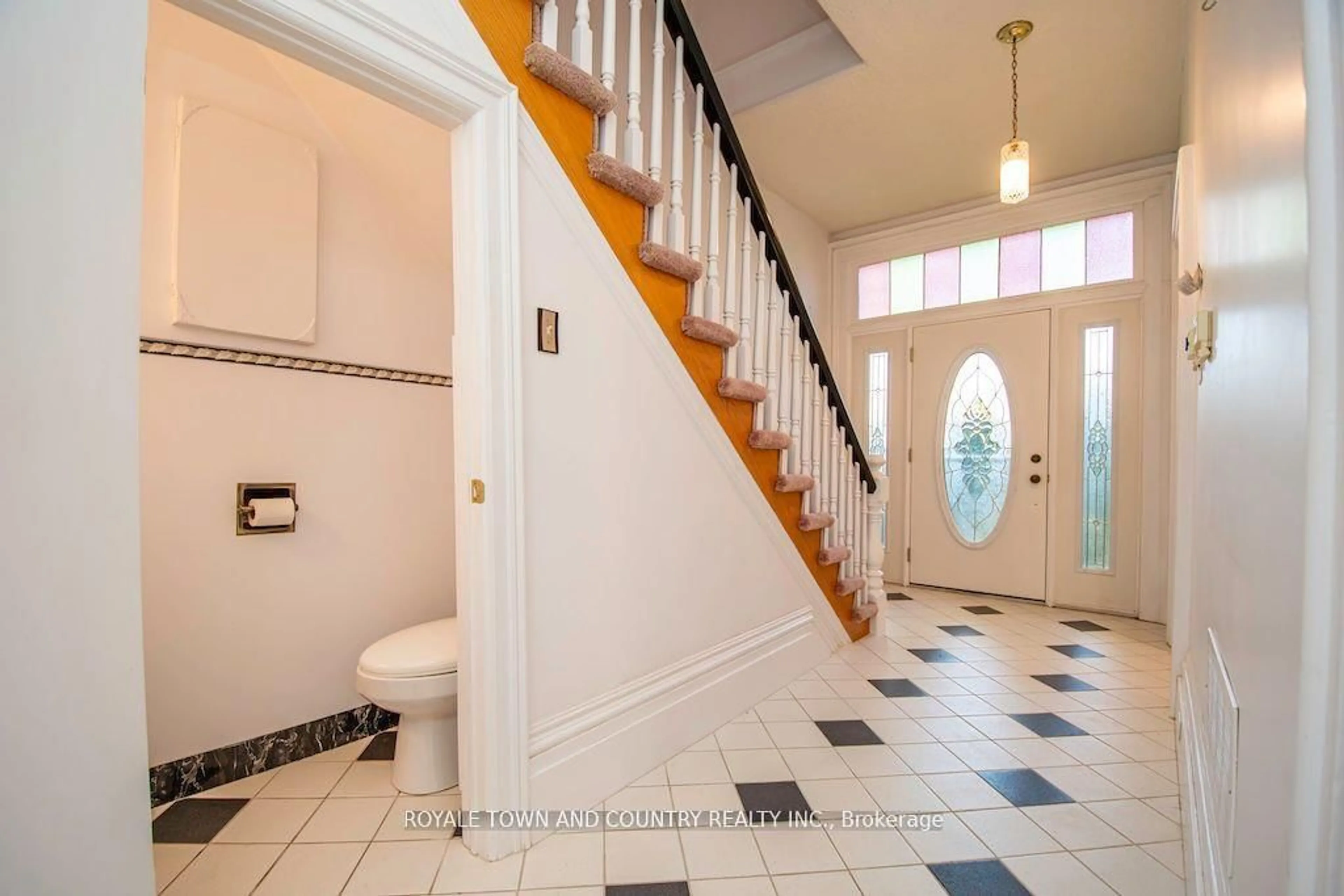 Indoor entryway for 17 & 15 Amelia St, Kawartha Lakes Ontario L0A 1K0