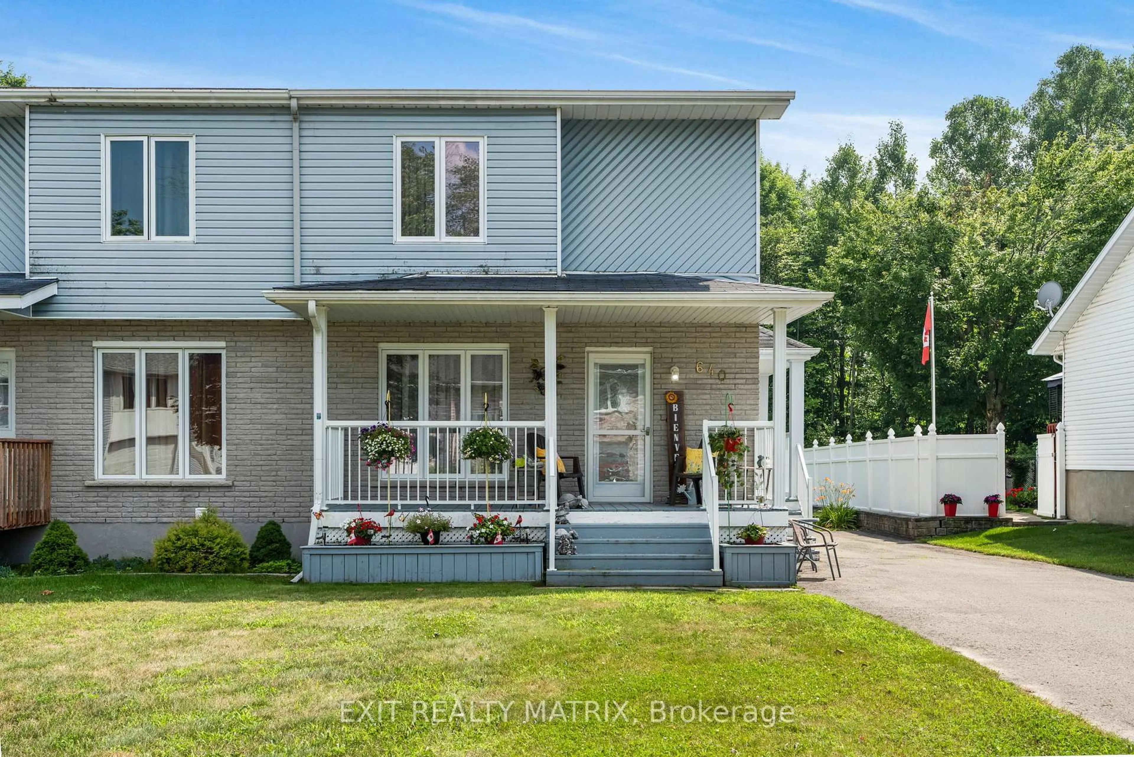 Home with vinyl exterior material, street for 640 Berthiaume St, Hawkesbury Ontario K6A 3N5