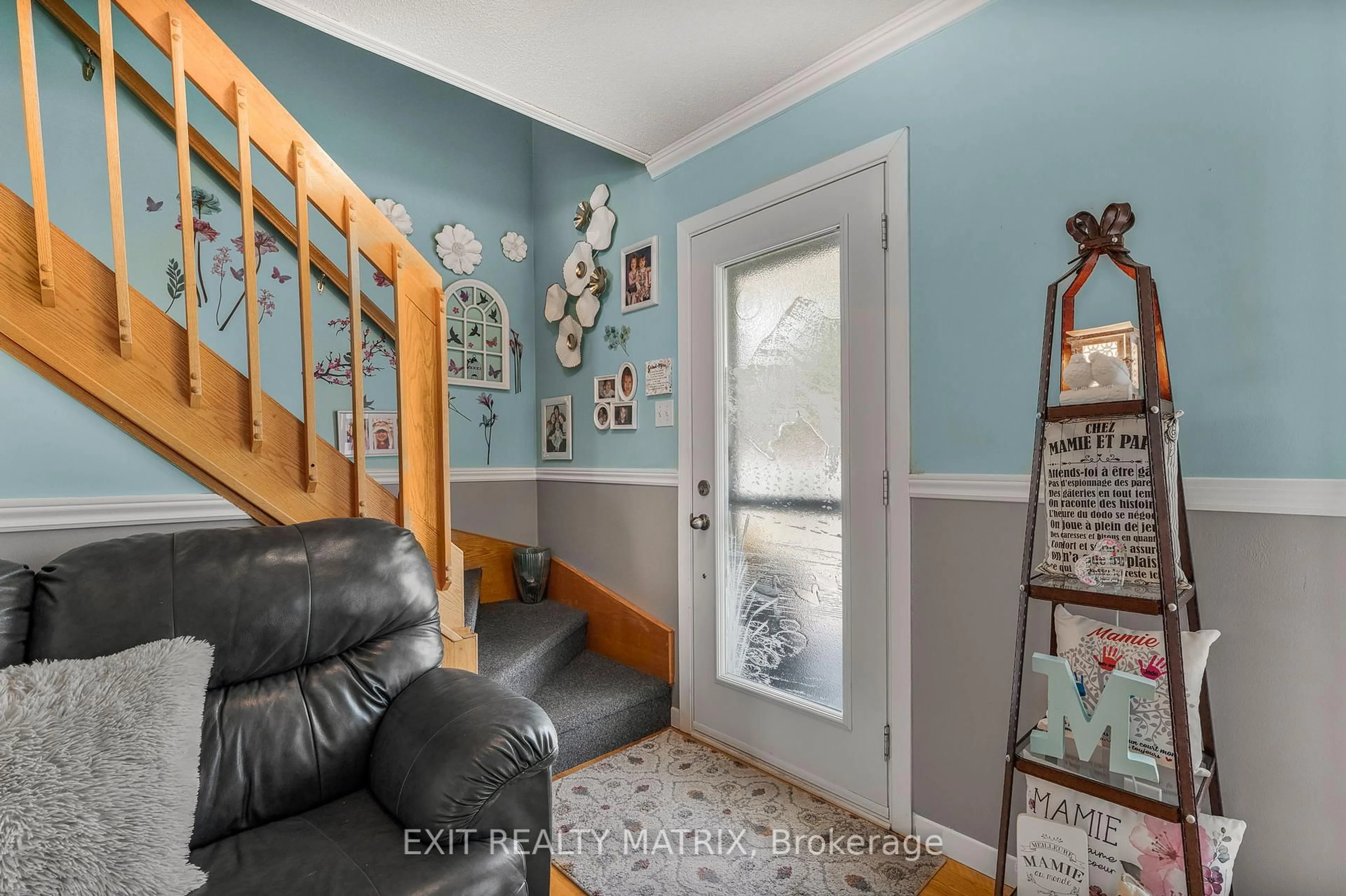 Indoor entryway for 640 Berthiaume St, Hawkesbury Ontario K6A 3N5