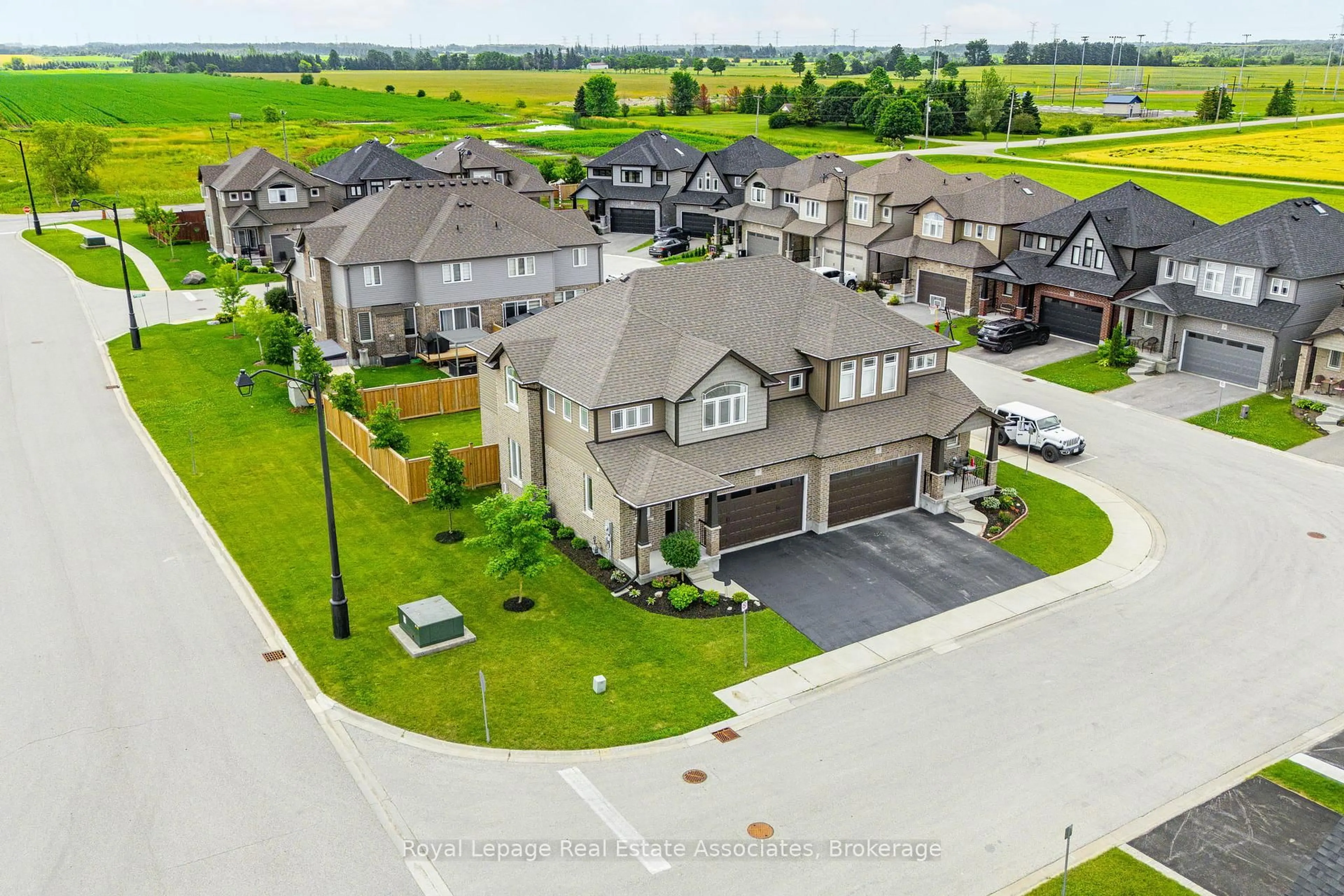 A pic from outside/outdoor area/front of a property/back of a property/a pic from drone, street for 7 Sparrow Cres, East Luther Grand Valley Ontario L9W 7P3