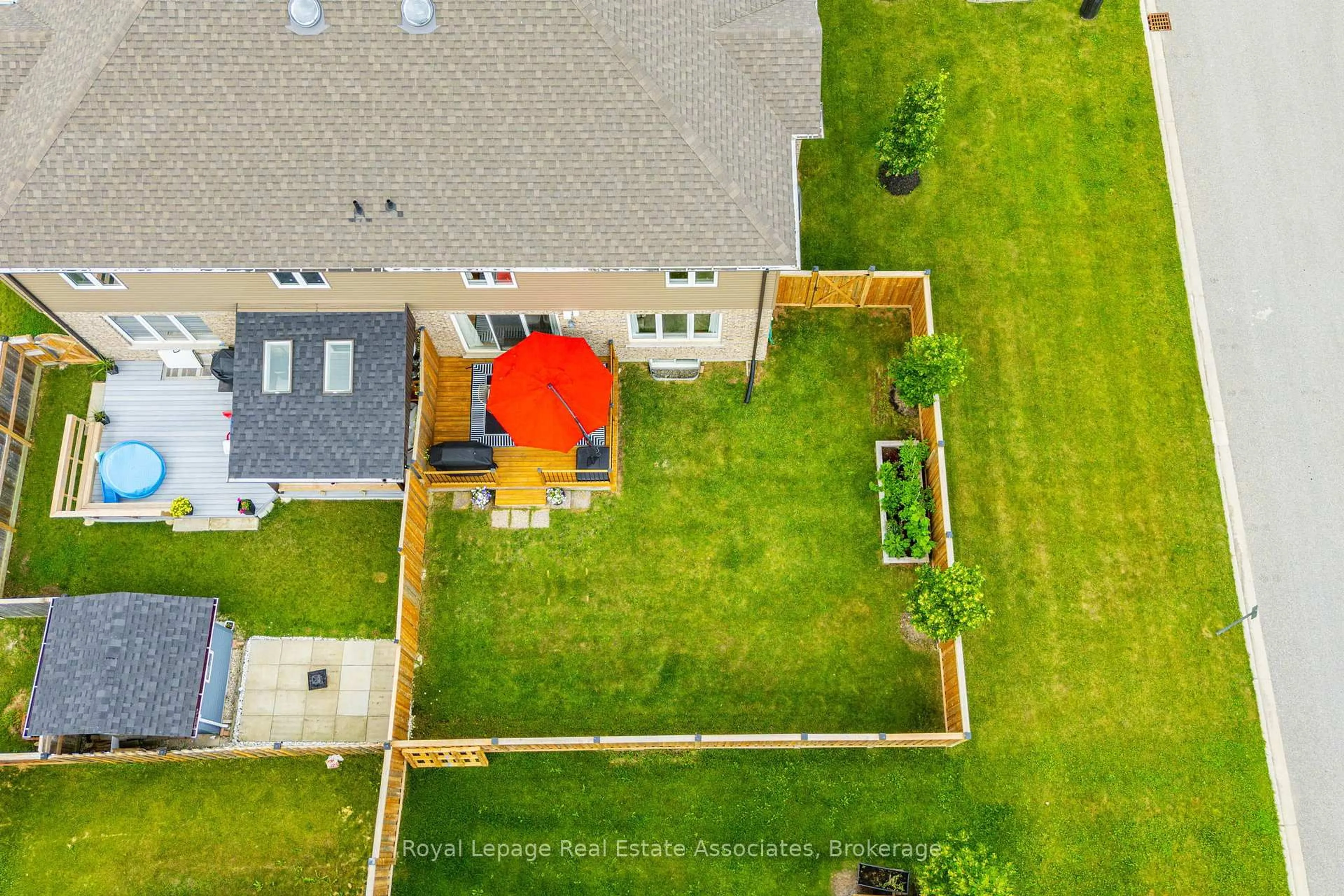 A pic from outside/outdoor area/front of a property/back of a property/a pic from drone, unknown for 7 Sparrow Cres, East Luther Grand Valley Ontario L9W 7P3