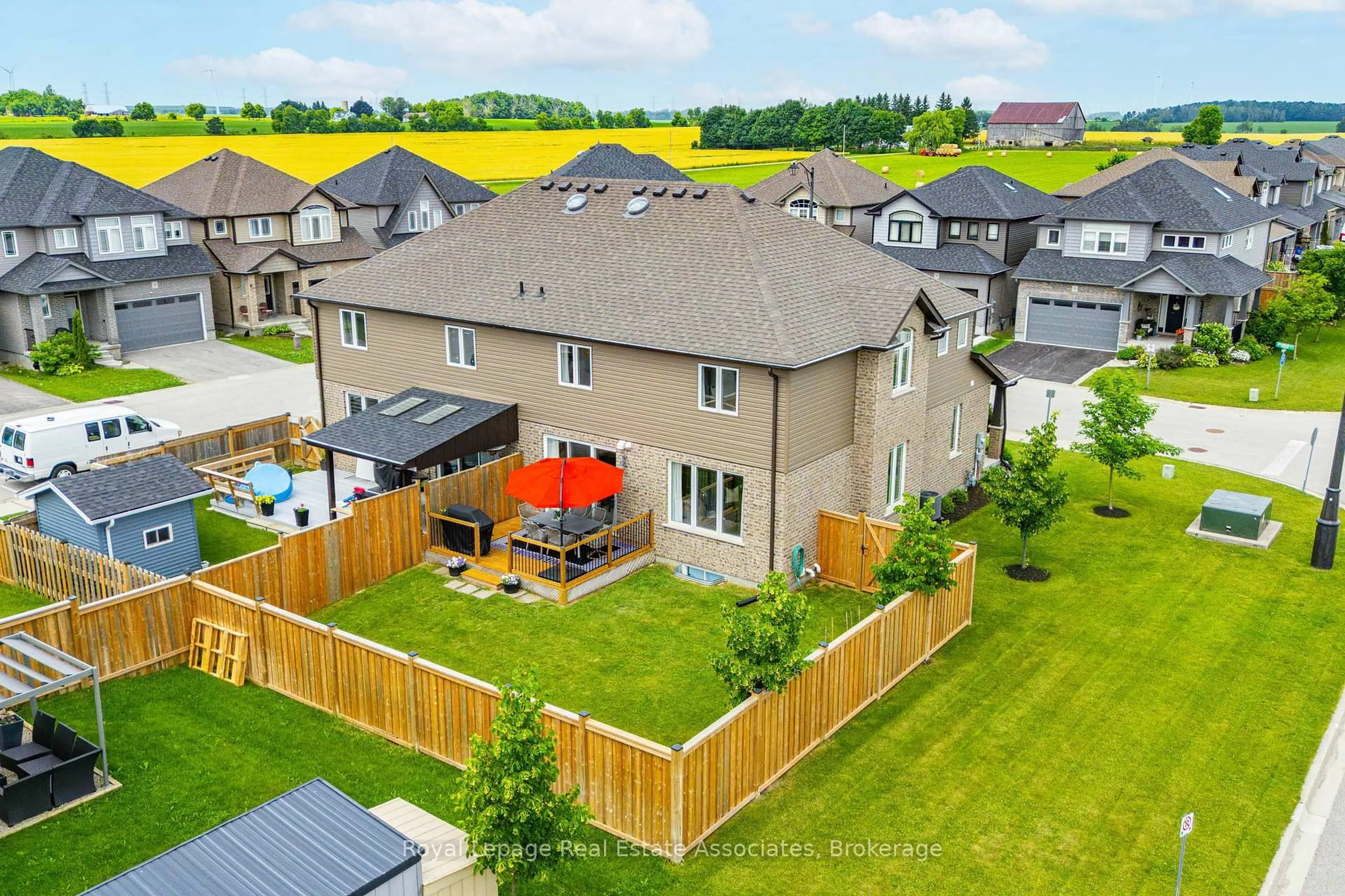 A pic from outside/outdoor area/front of a property/back of a property/a pic from drone, unknown for 7 Sparrow Cres, East Luther Grand Valley Ontario L9W 7P3