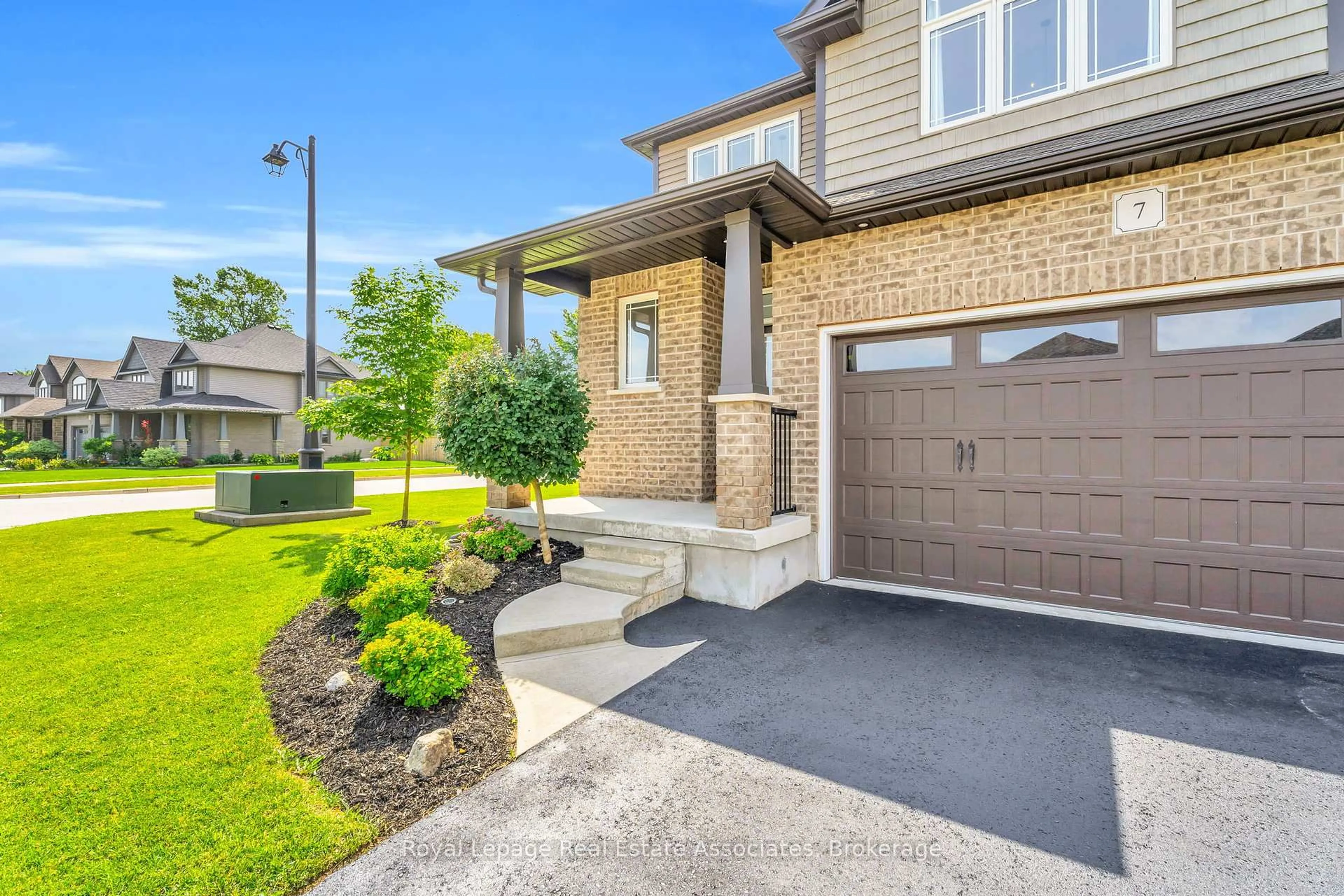 Home with brick exterior material, street for 7 Sparrow Cres, East Luther Grand Valley Ontario L9W 7P3