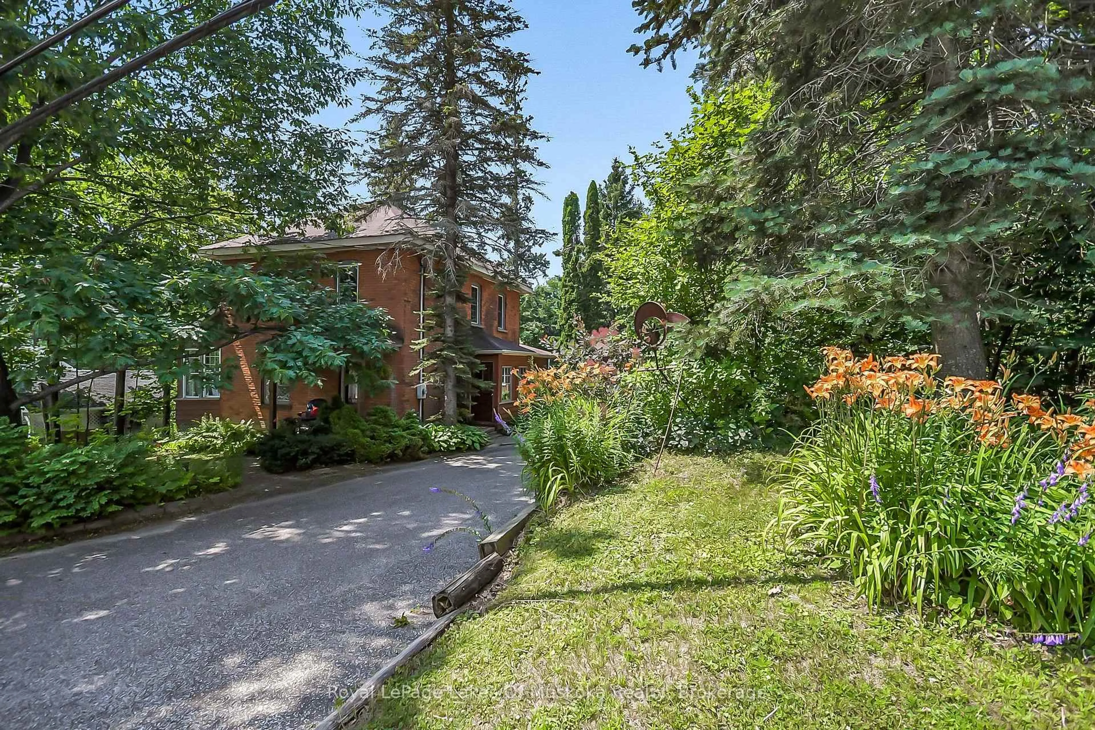 Patio, forest/trees view for 98 Muskoka Rd, Bracebridge Ontario P1L 1H4
