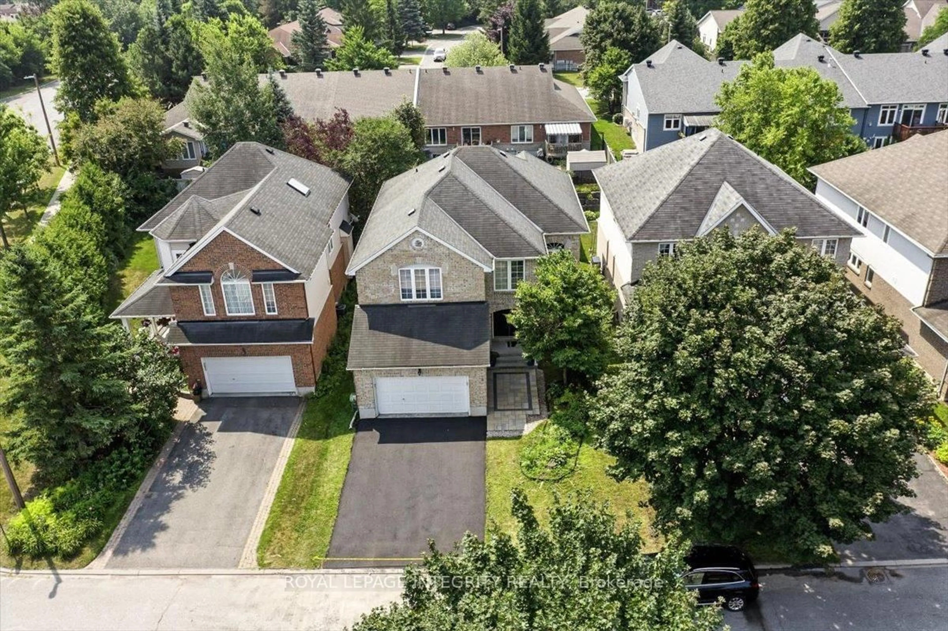 A pic from outside/outdoor area/front of a property/back of a property/a pic from drone, street for 5 Bryant St, Kanata Ontario K2K 3N4