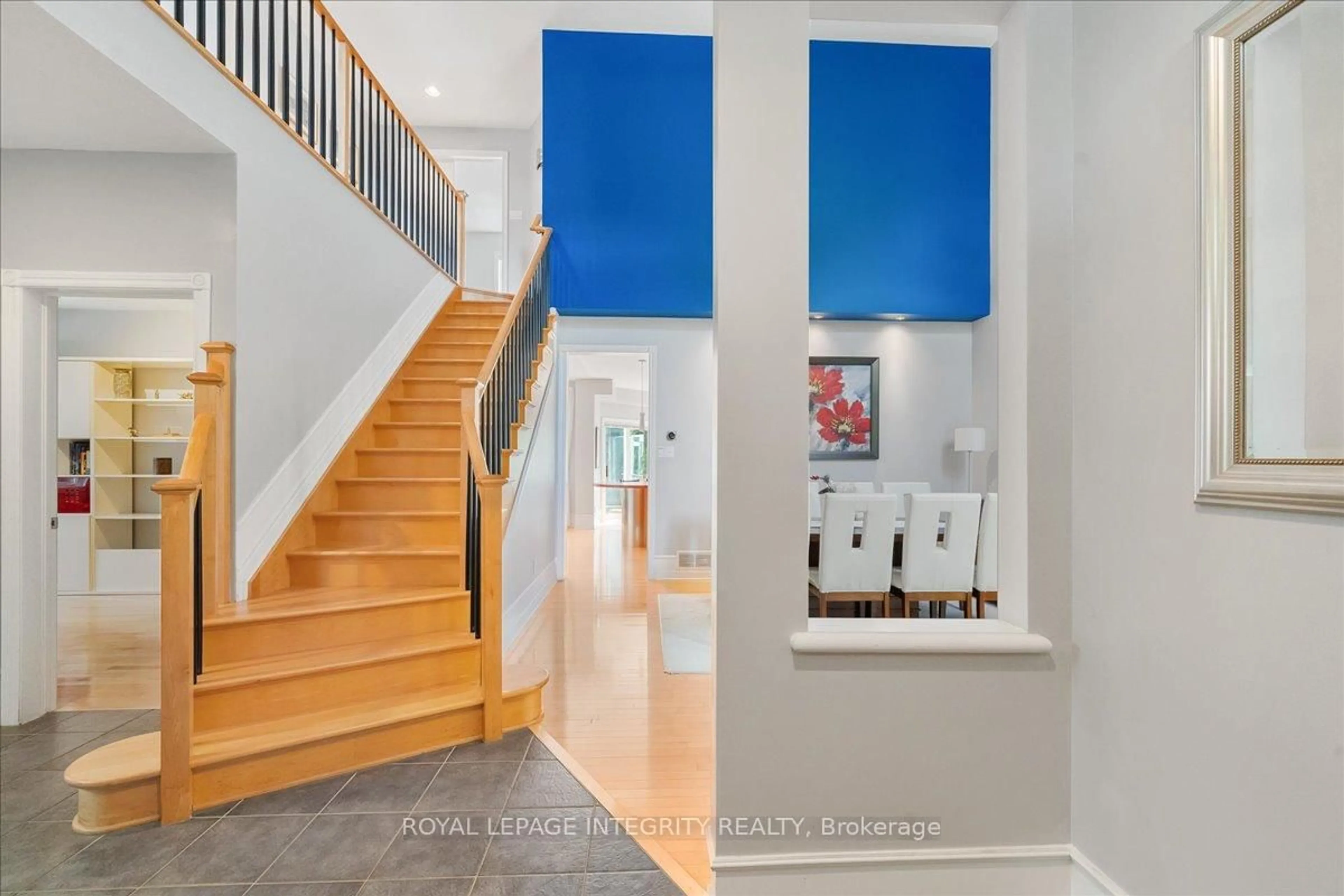 Indoor entryway for 5 Bryant St, Kanata Ontario K2K 3N4