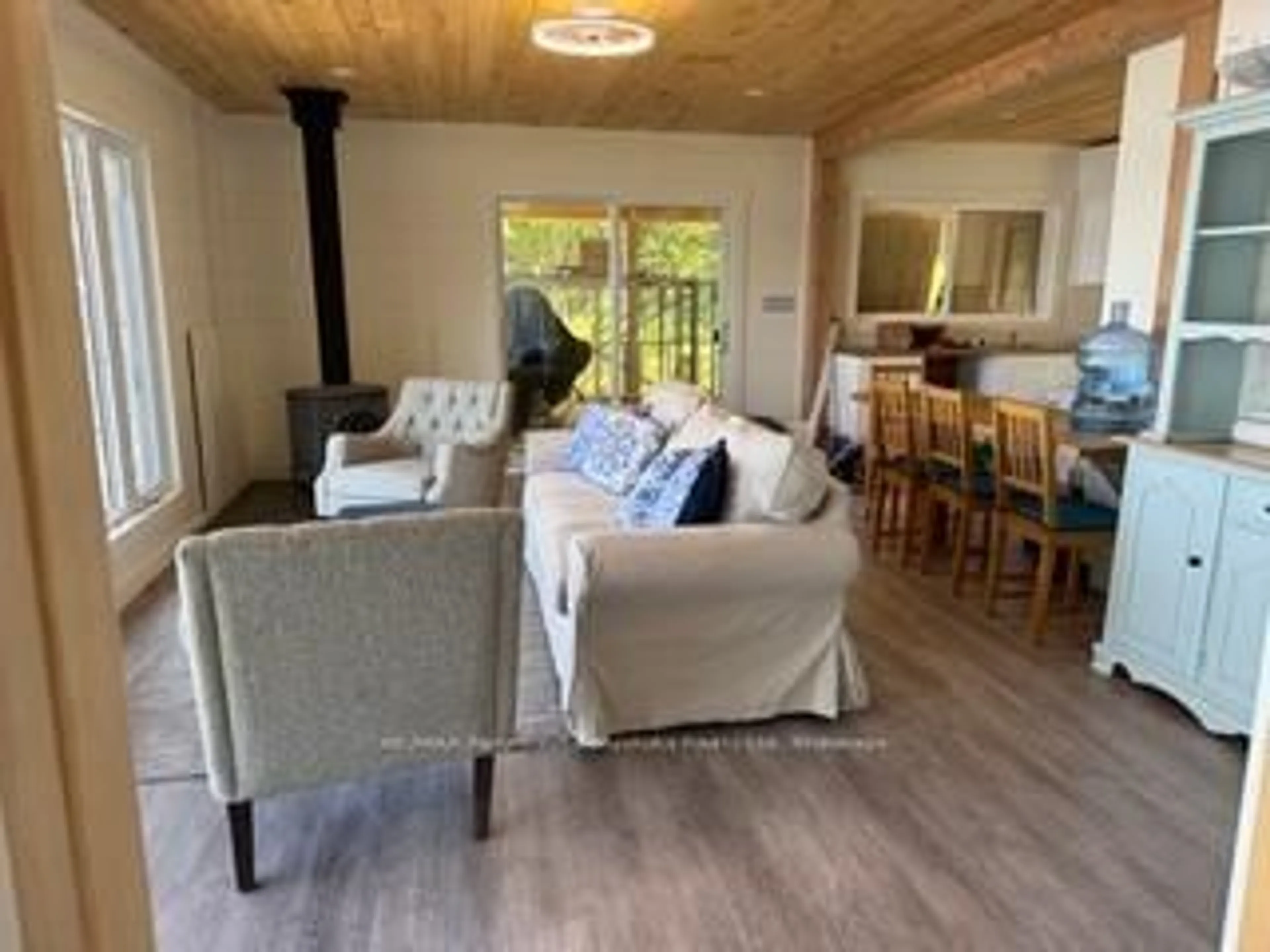 Living room with furniture, wood/laminate floor for 1370 Georgian Bay Water, The Archipelago Ontario P0G 1K0
