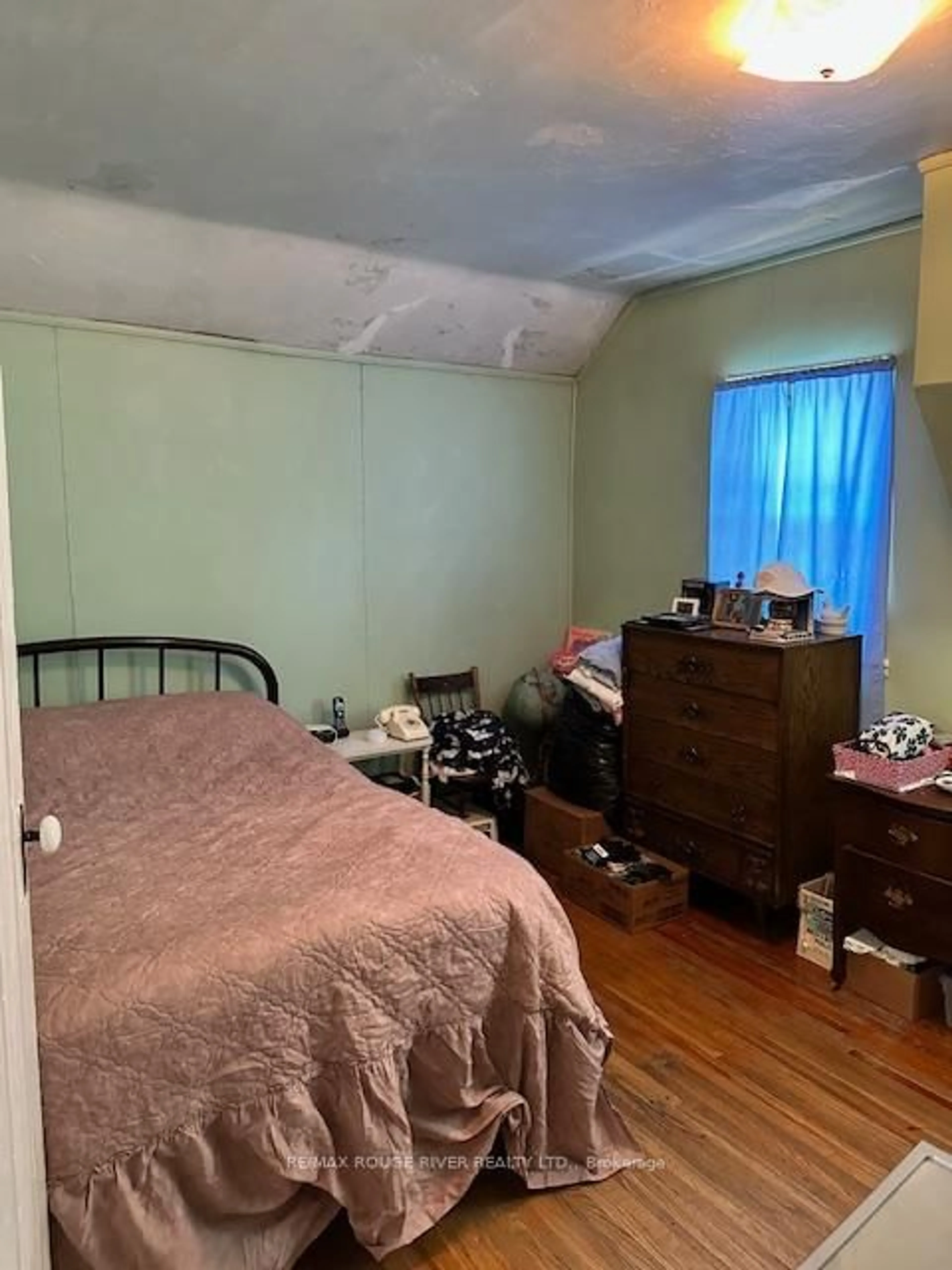 A pic of a room for 228 London St, Peterborough Central Ontario K9H 2Y9