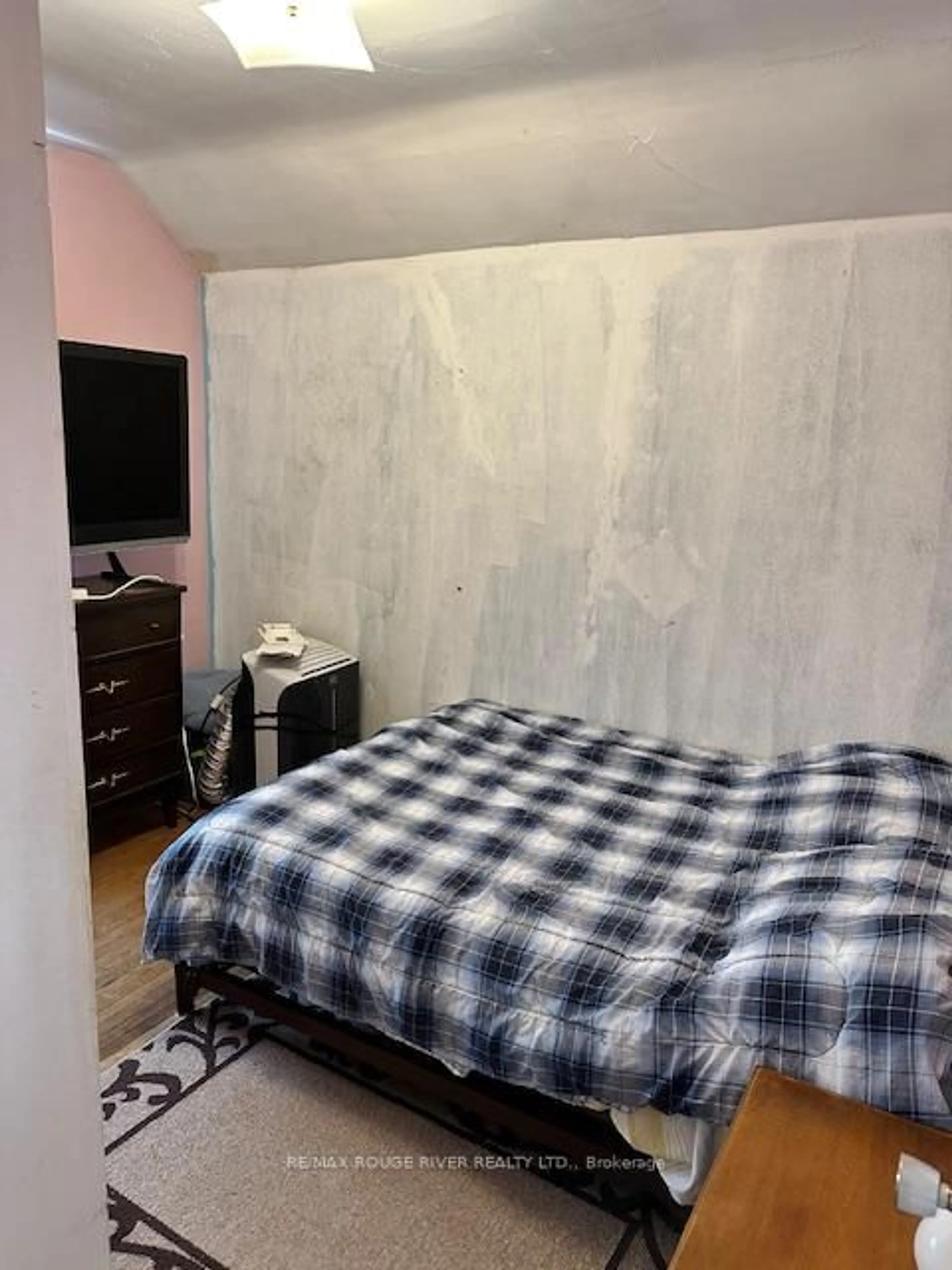 A pic of a room for 228 London St, Peterborough Central Ontario K9H 2Y9