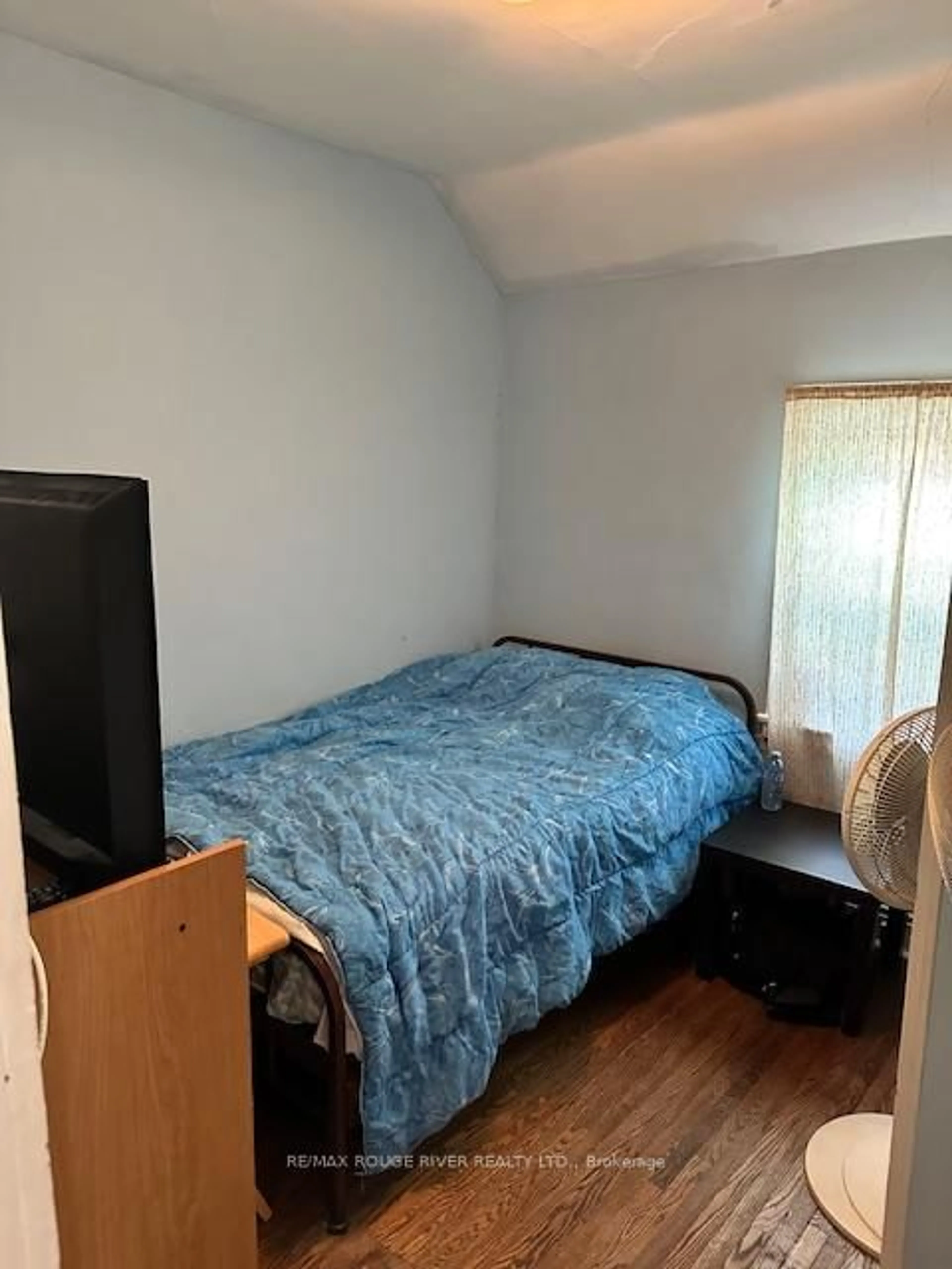 A pic of a room for 228 London St, Peterborough Central Ontario K9H 2Y9