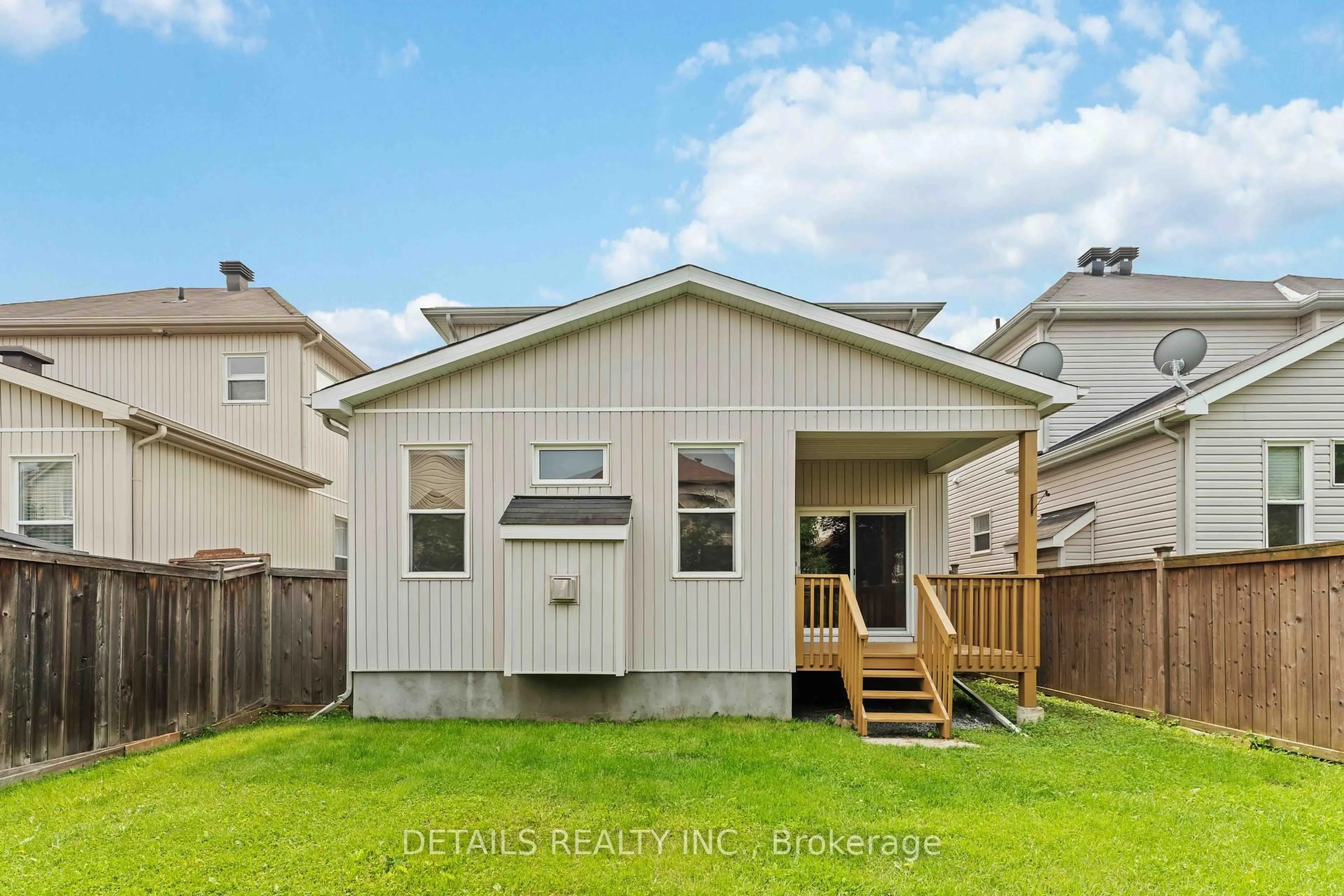Home with vinyl exterior material, street for 120 Streamside Cres, Ottawa Ontario K2W 0A9