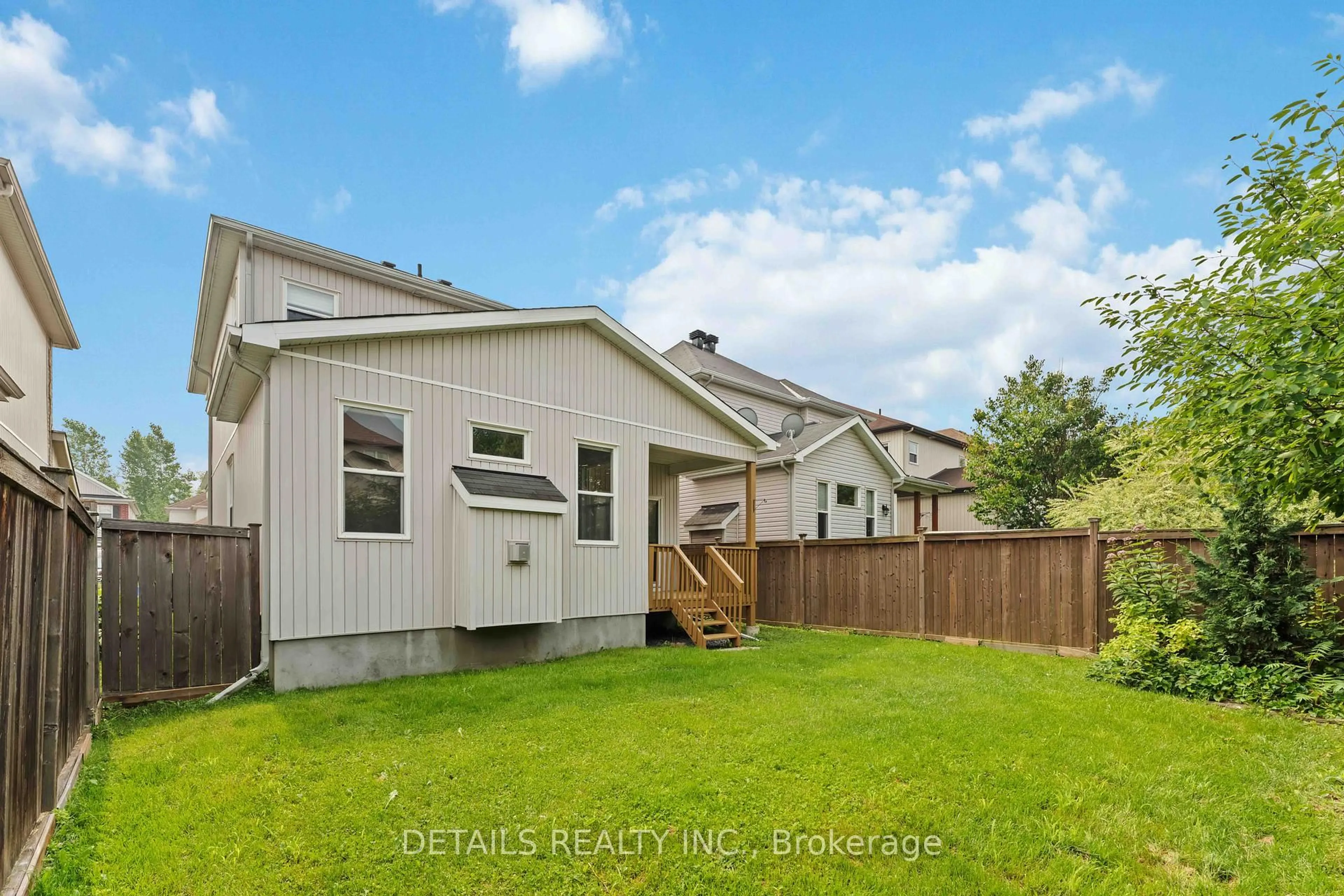 Home with vinyl exterior material, street for 120 Streamside Cres, Ottawa Ontario K2W 0A9