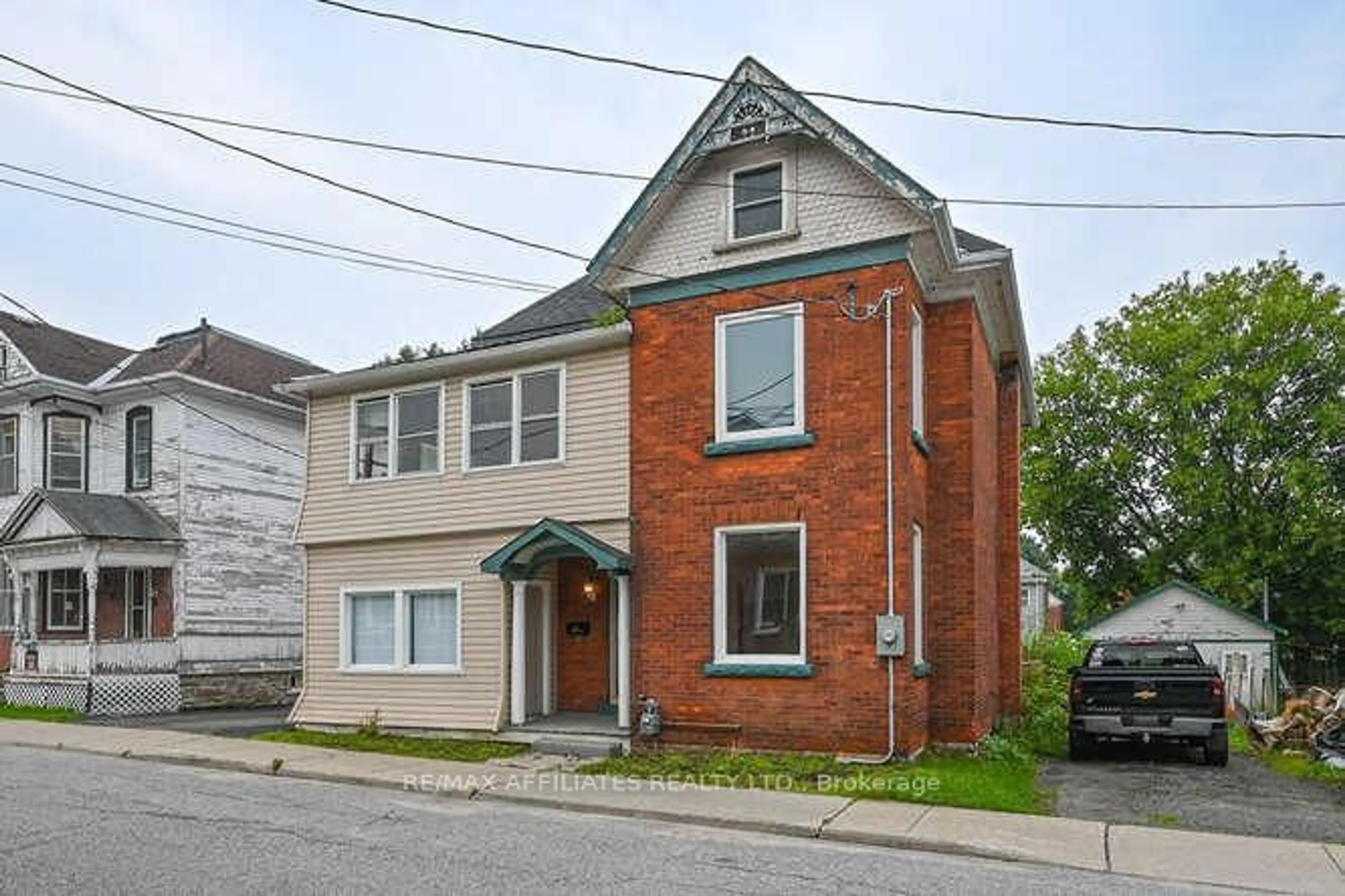 Home with brick exterior material, street for 28 Kensington Ave, Smiths Falls Ontario K7A 2K5