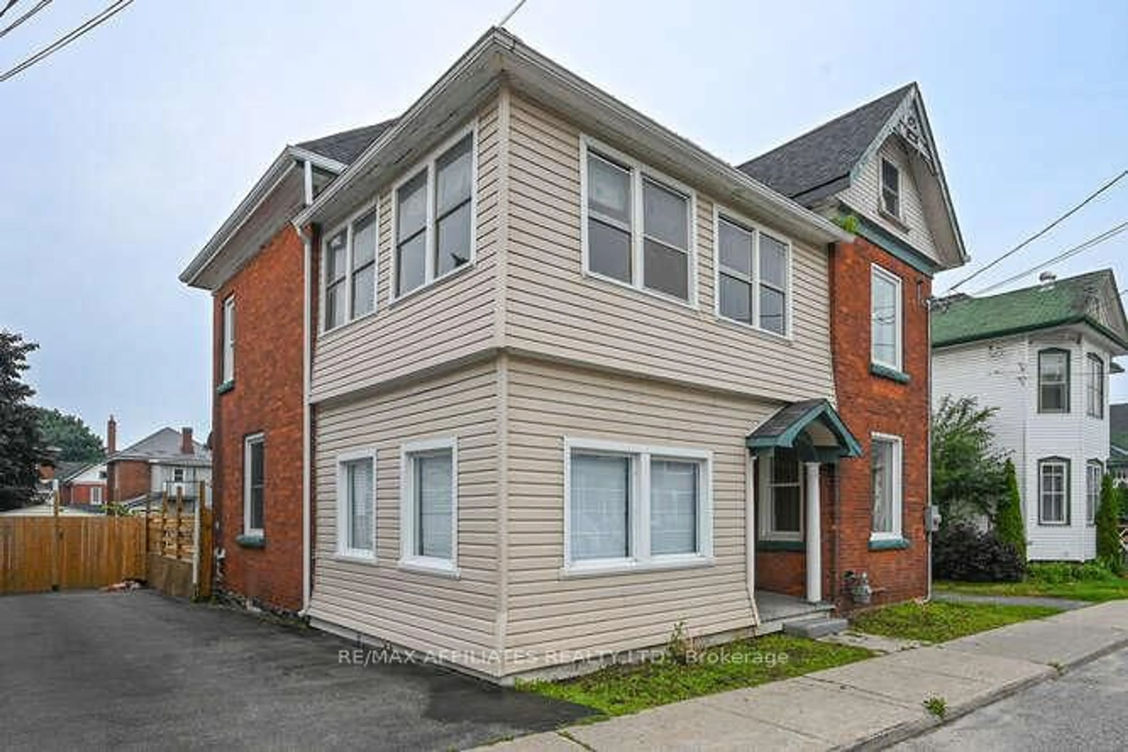 Home with brick exterior material, street for 28 Kensington Ave, Smiths Falls Ontario K7A 2K5
