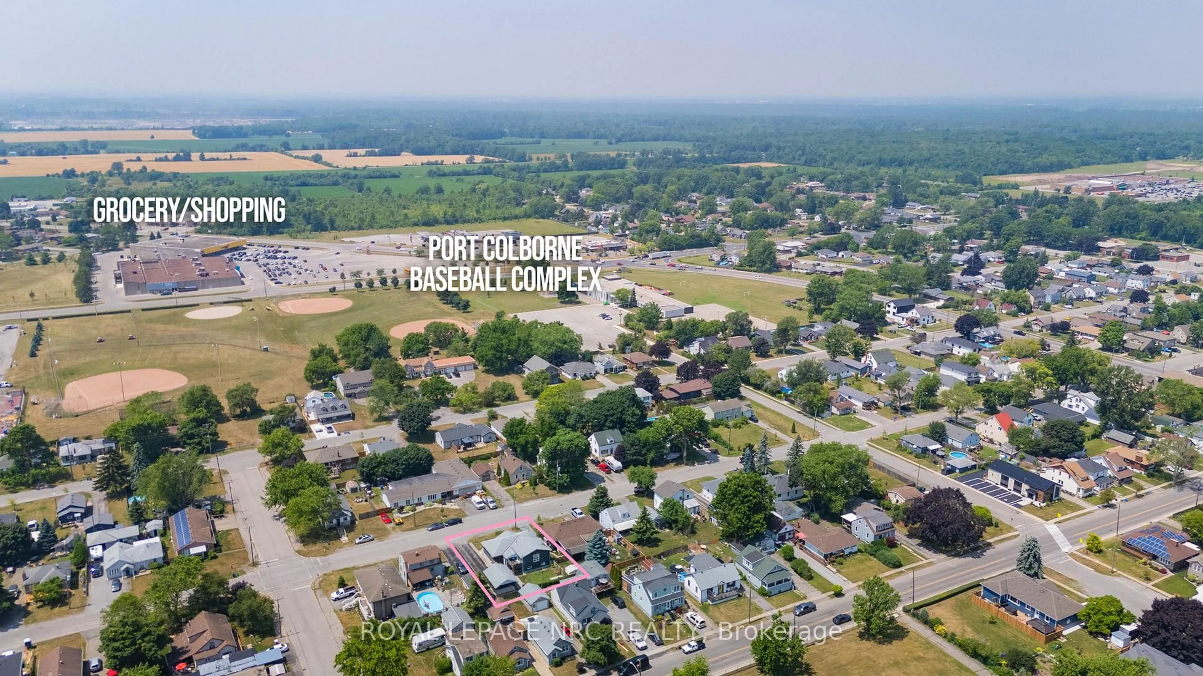 A pic from outside/outdoor area/front of a property/back of a property/a pic from drone, street for 100 Knoll St, Port Colborne Ontario L3K 5A9