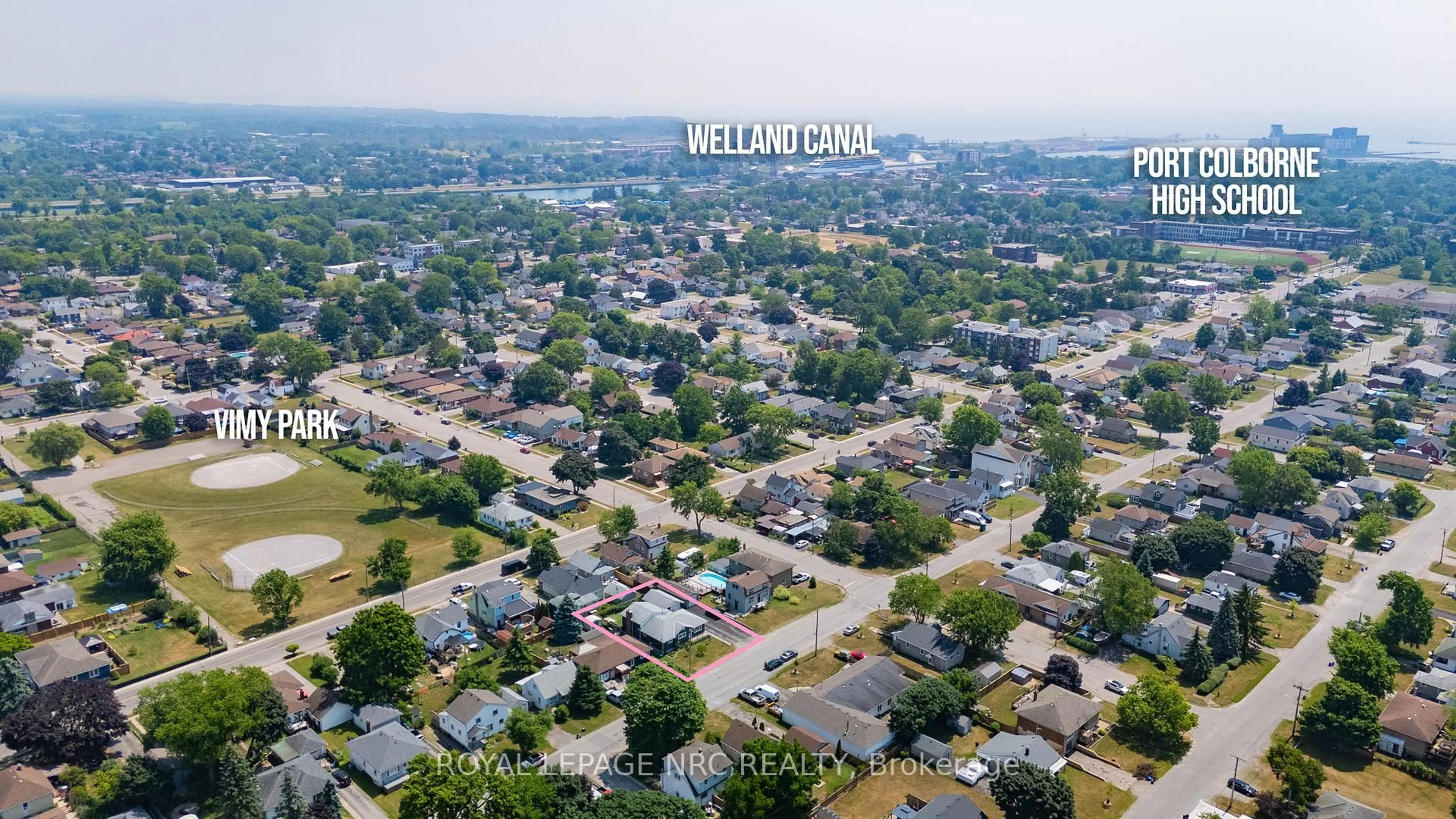 A pic from outside/outdoor area/front of a property/back of a property/a pic from drone, street for 100 Knoll St, Port Colborne Ontario L3K 5A9