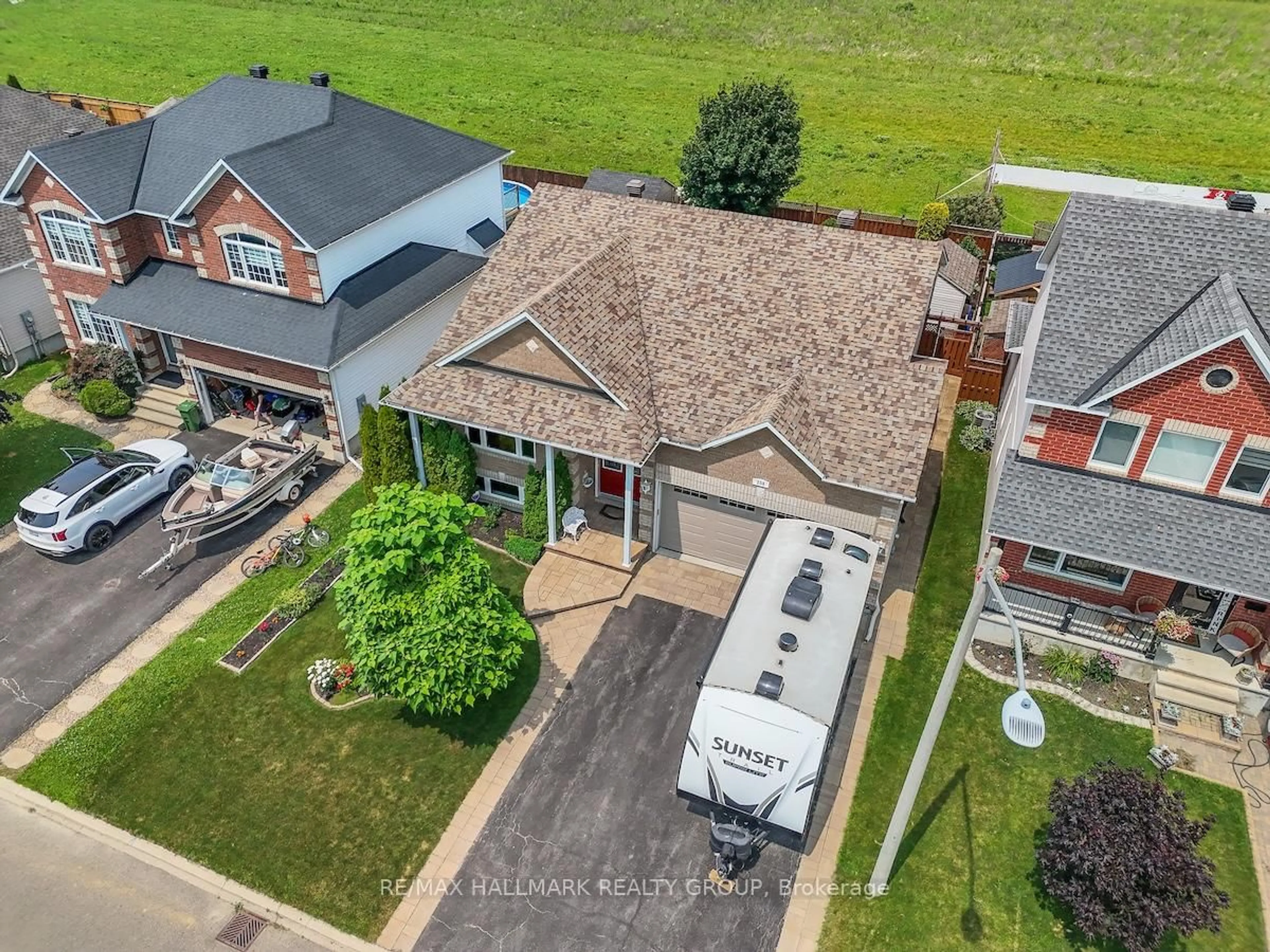 A pic from outside/outdoor area/front of a property/back of a property/a pic from drone, street for 208 Labelle St, Russell Ontario K0A 1W0