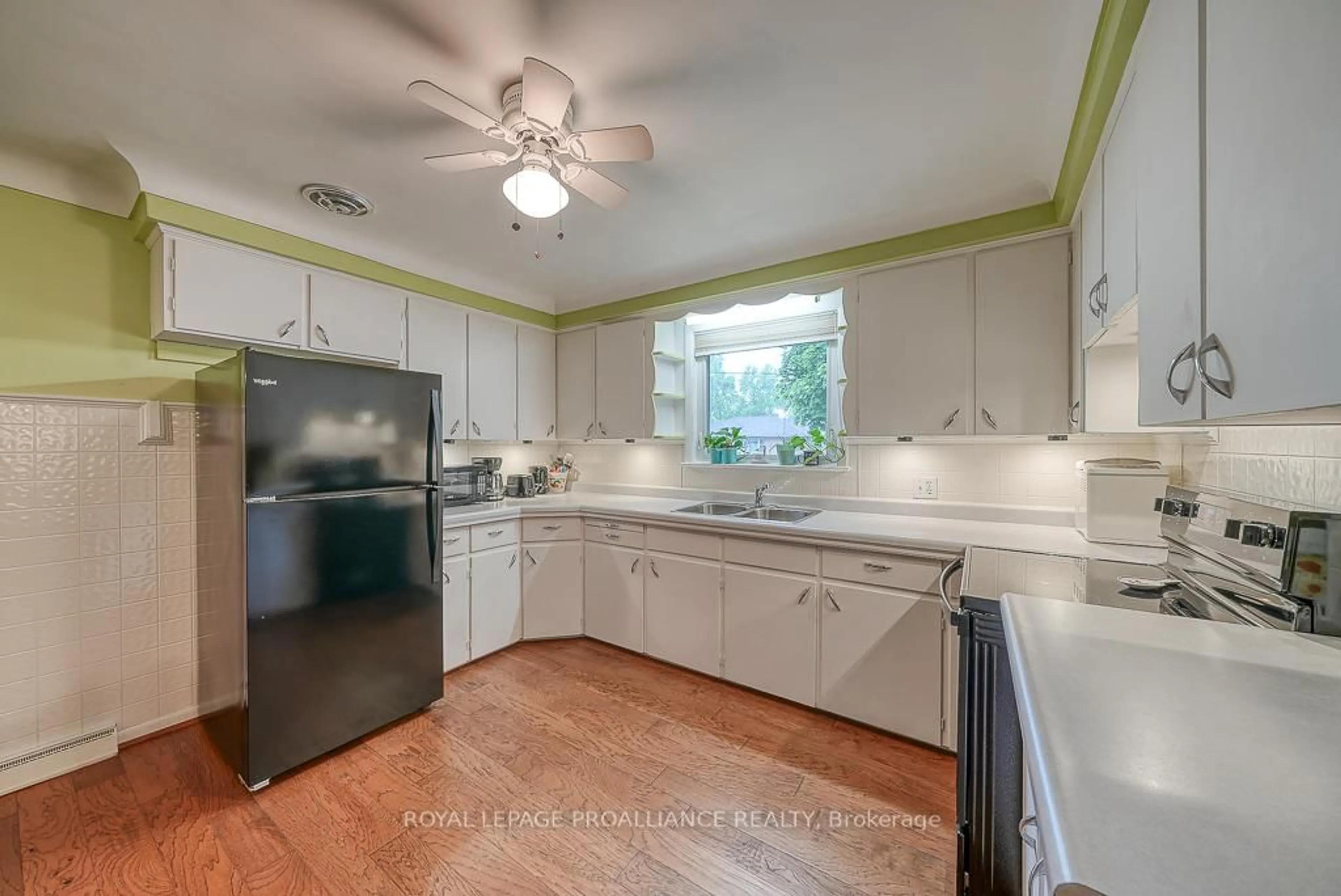 Open concept kitchen, ceramic/tile floor for 335 Delcrest Ave, Norfolk Ontario N4B 2S8
