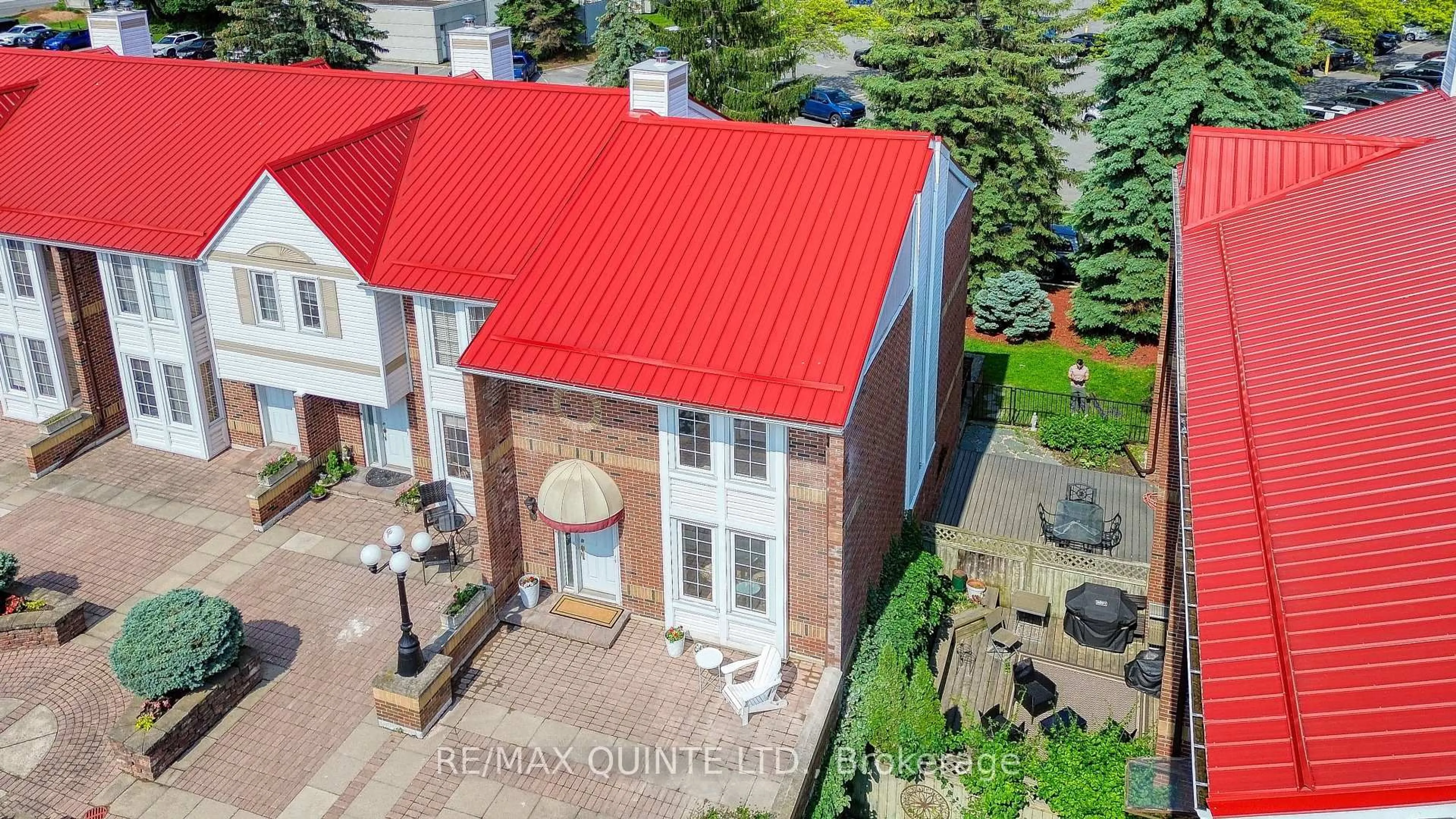 A pic from outside/outdoor area/front of a property/back of a property/a pic from drone, building for 1 Place D'armes #70, Kingston Ontario K7K 6S4